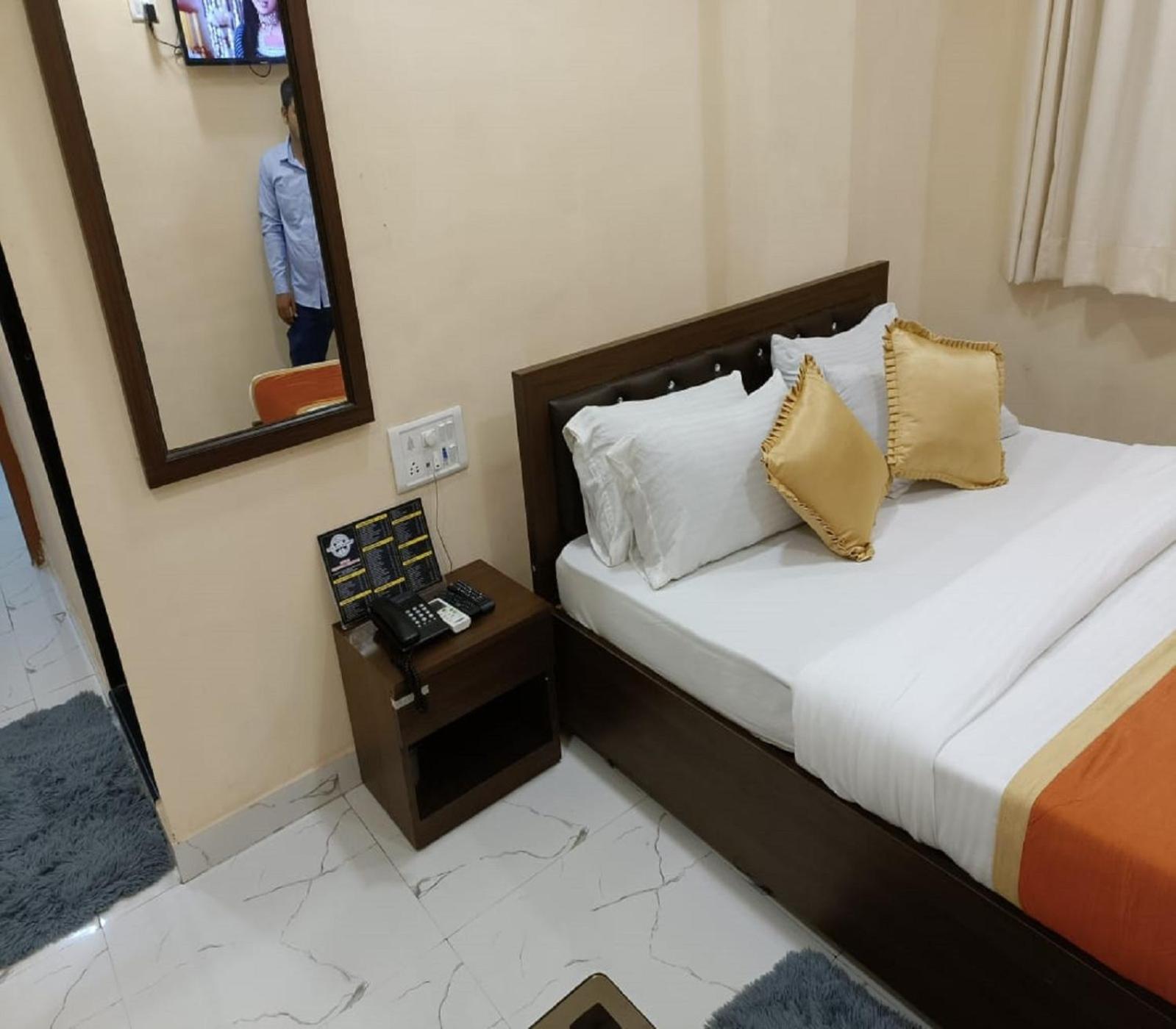 Budget Double Room photo 3
