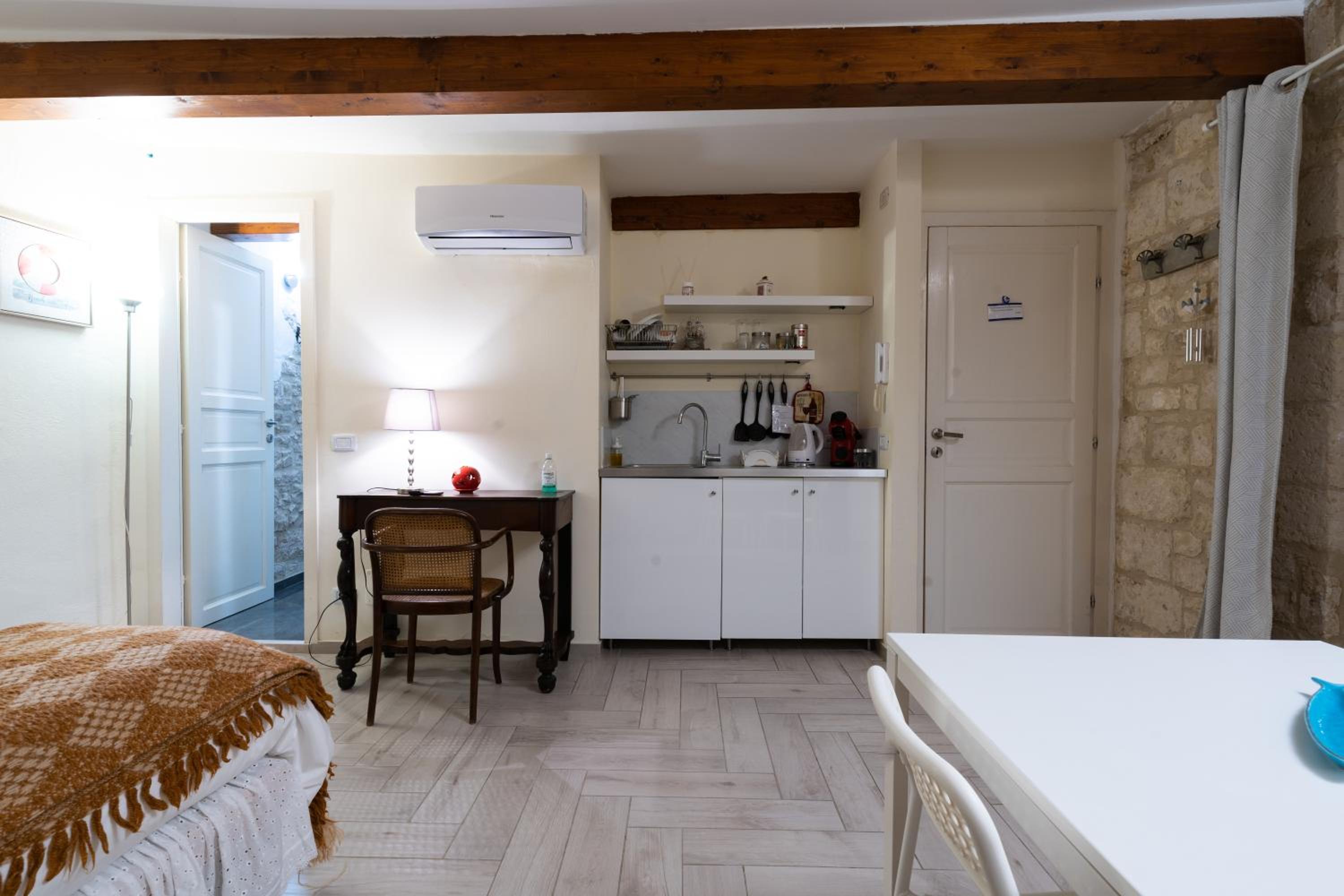 Standard Double Room - Photo 6