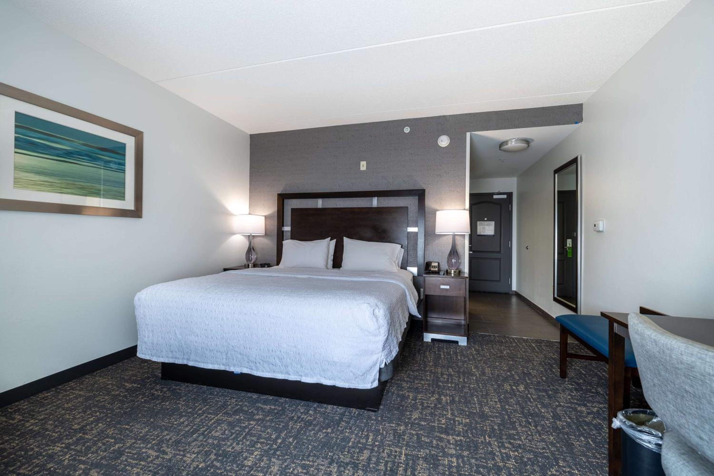 King Room with King Bed - Non-Smoking