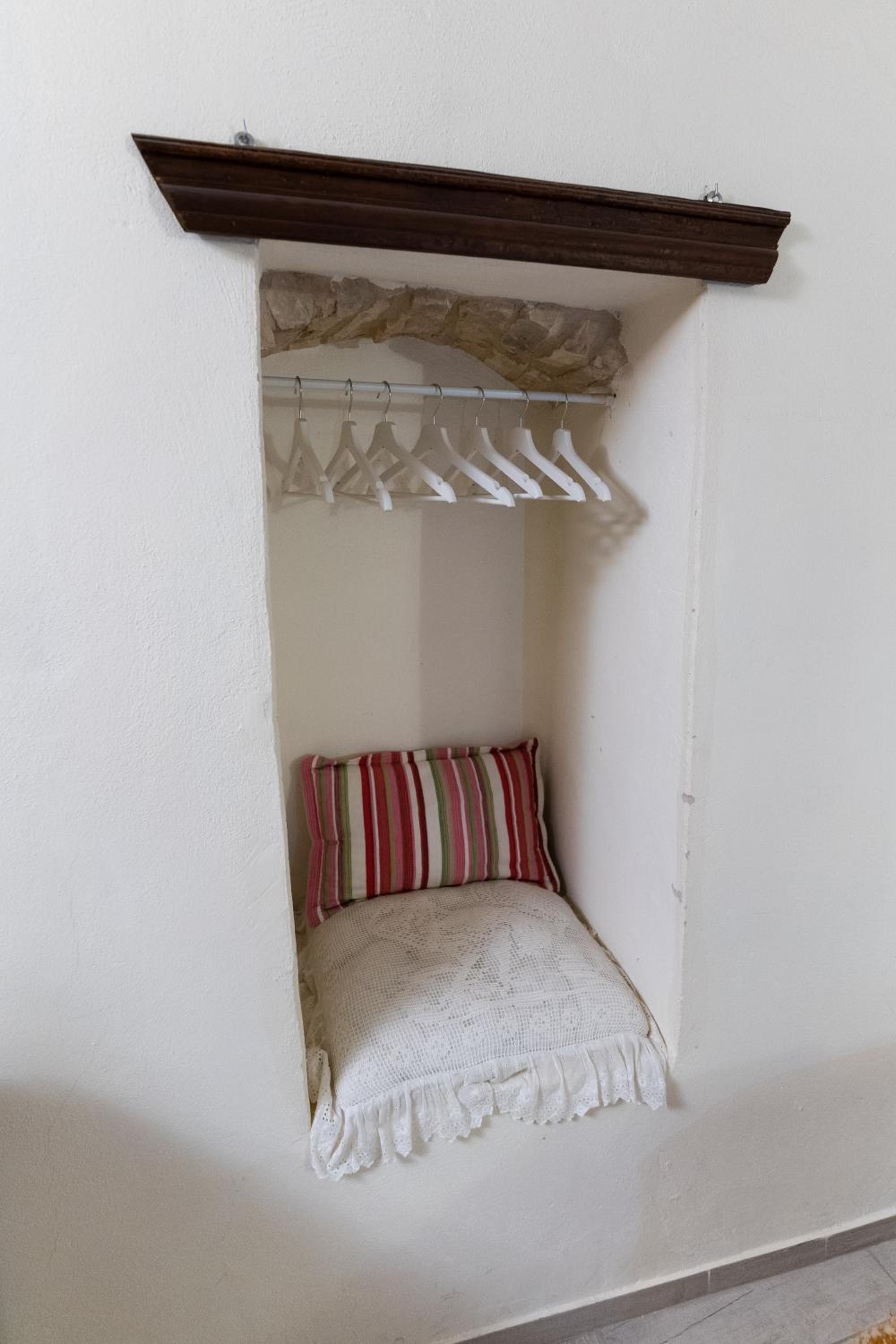 Standard Double Room - Photo 7