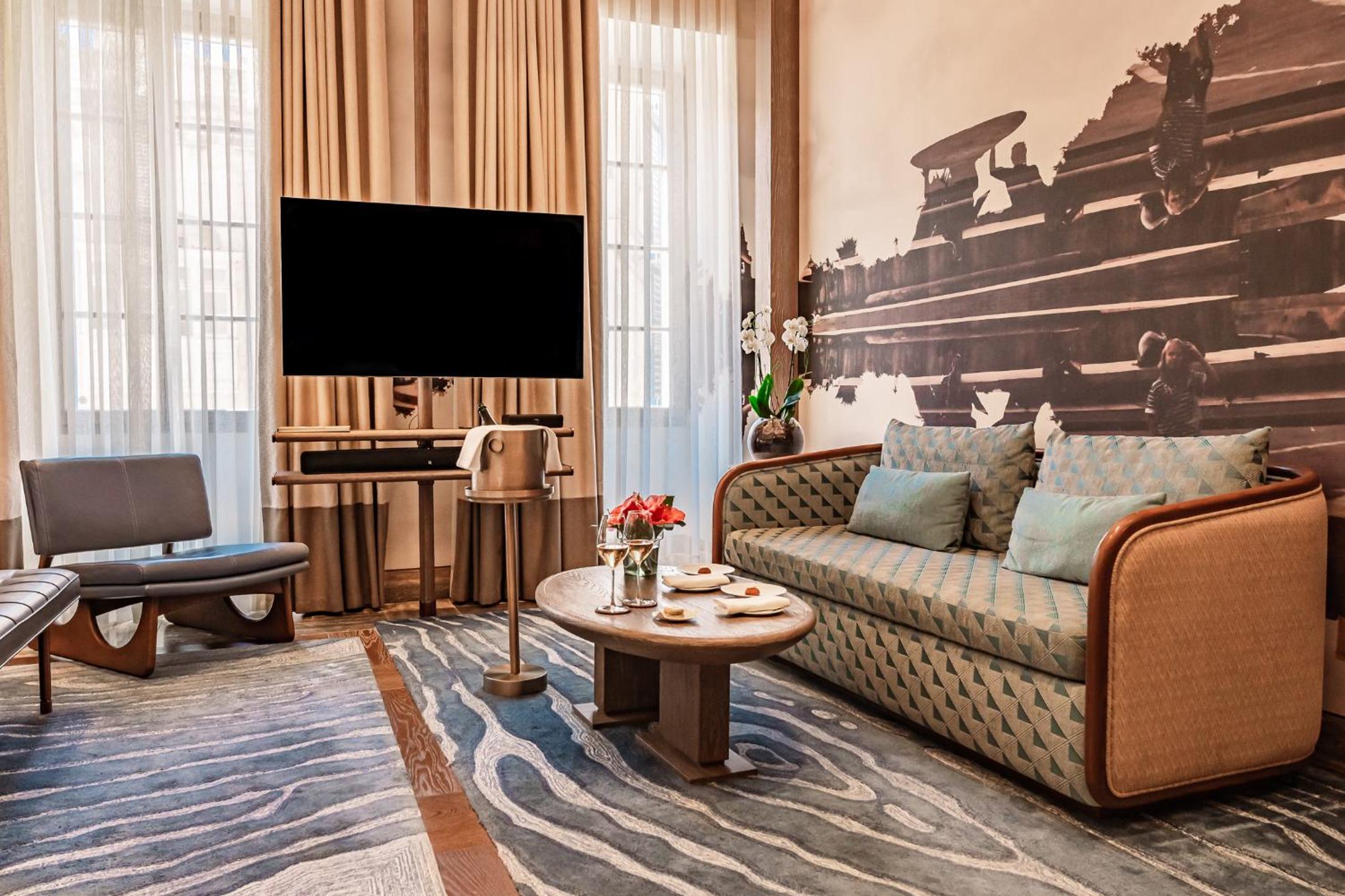 City View Suite - Photo 3
