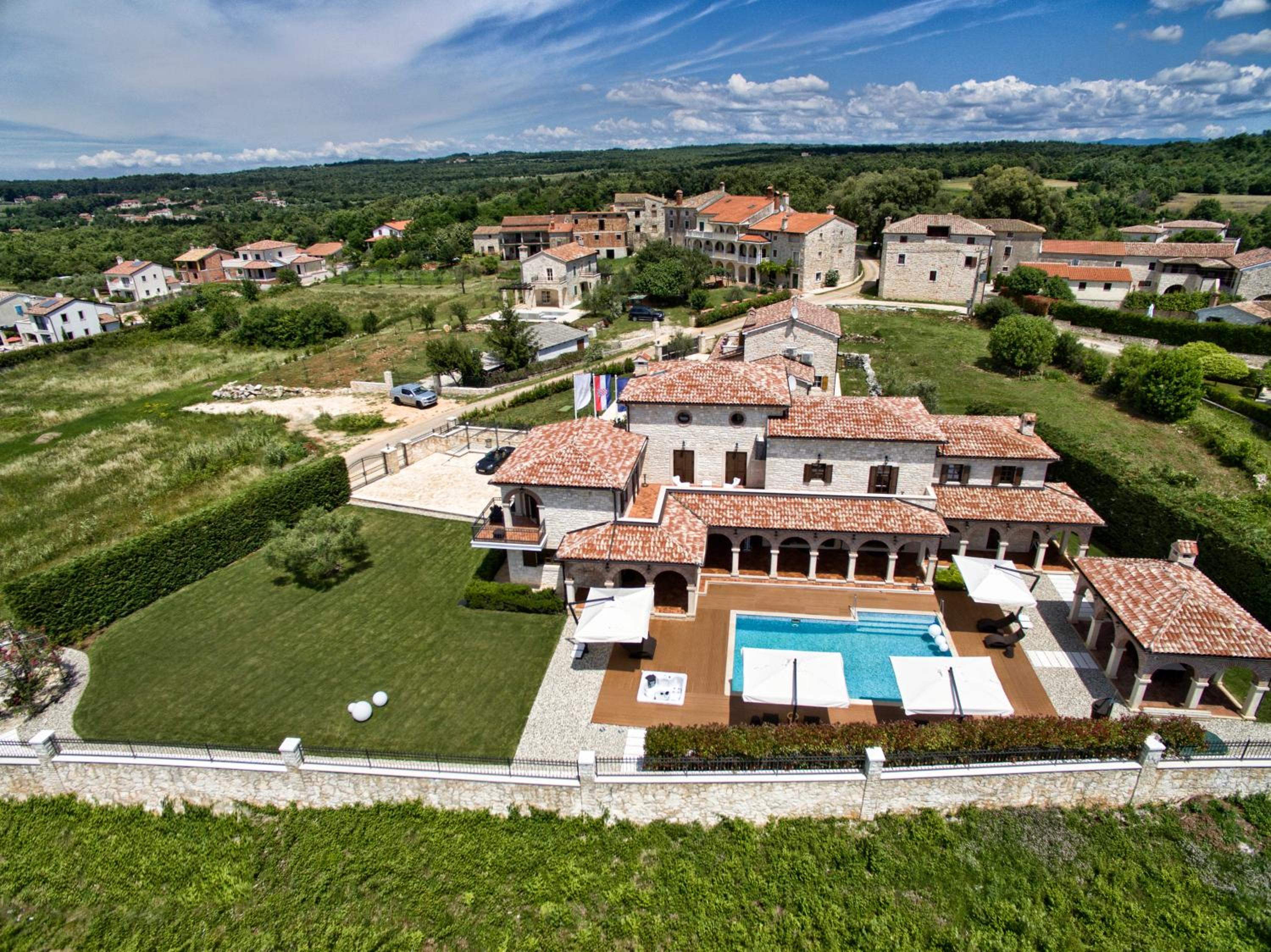 Villa photo 2