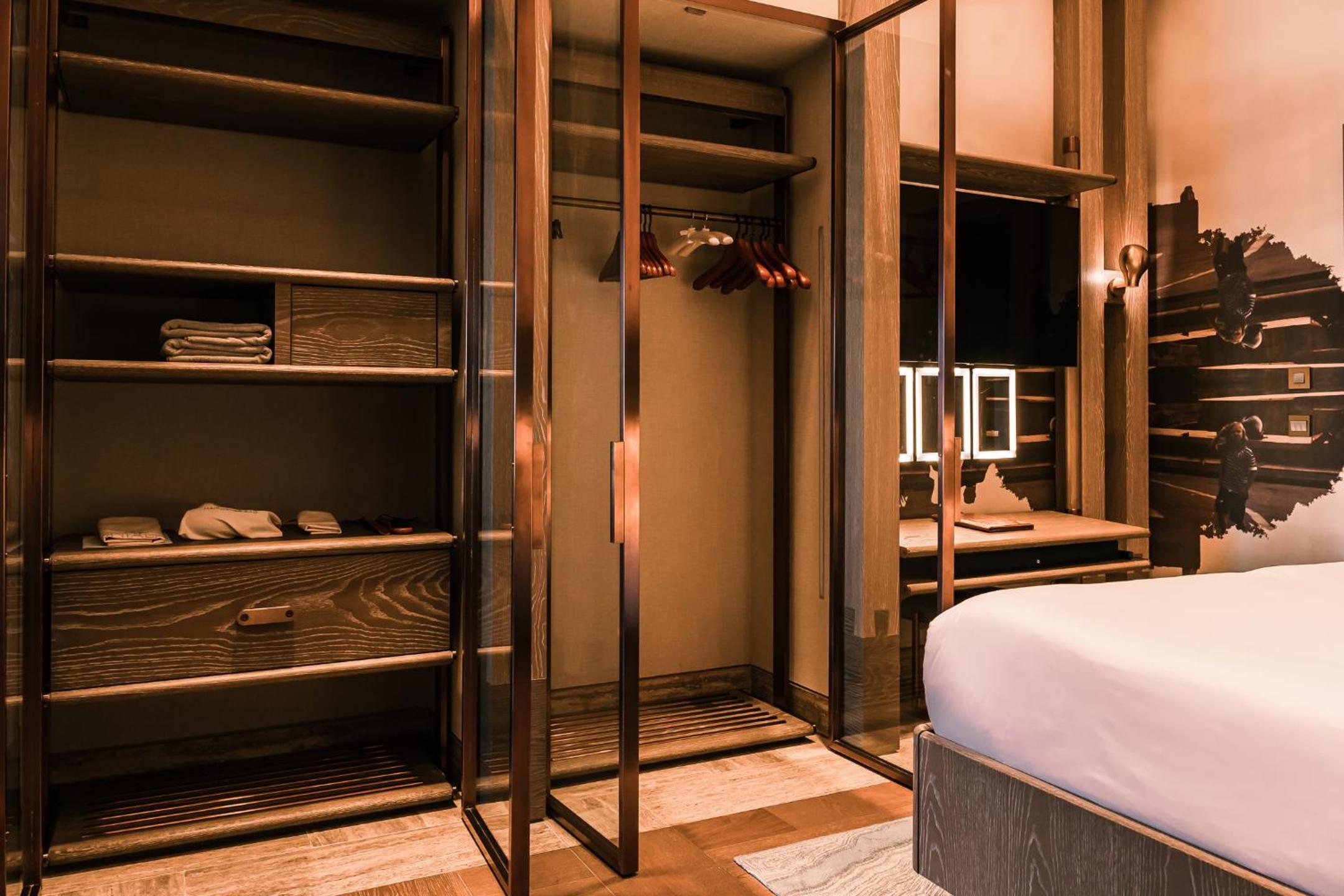 Grand Harbour View Suite - Photo 4