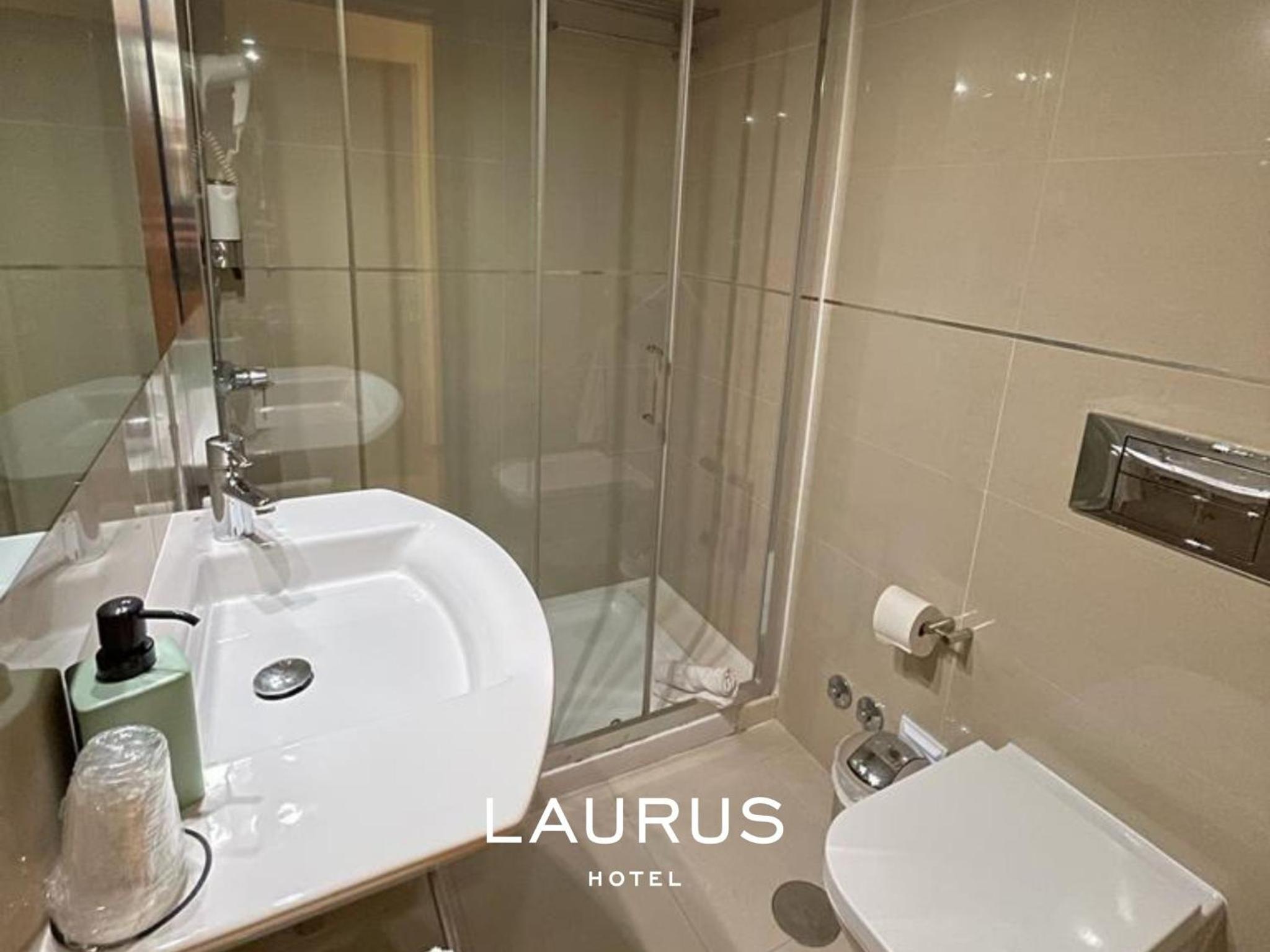 Double Room - Photo 10