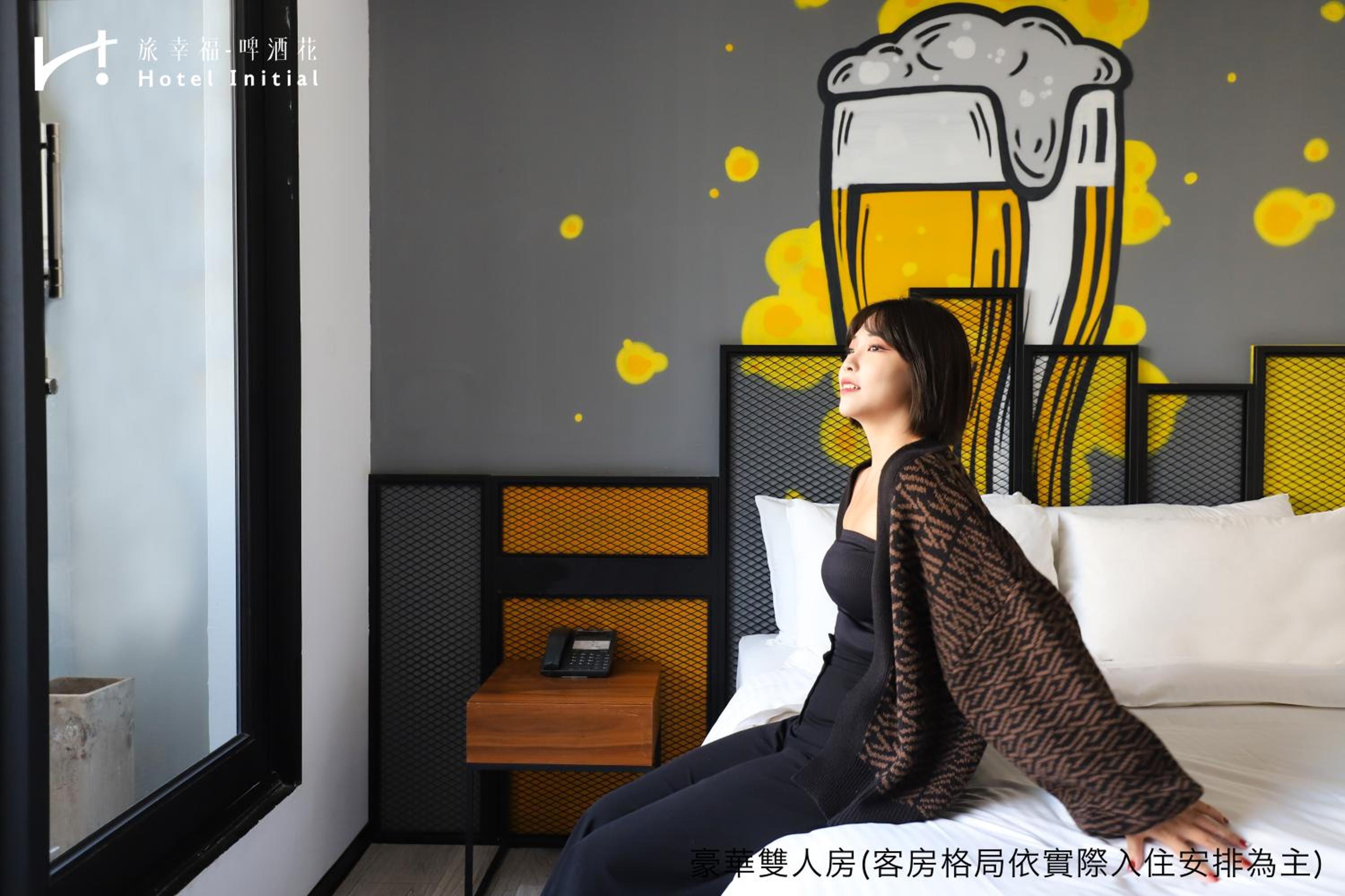 Deluxe Double Room with Balcony thumbnail 6