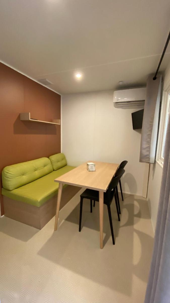 Mobile Home photo 3