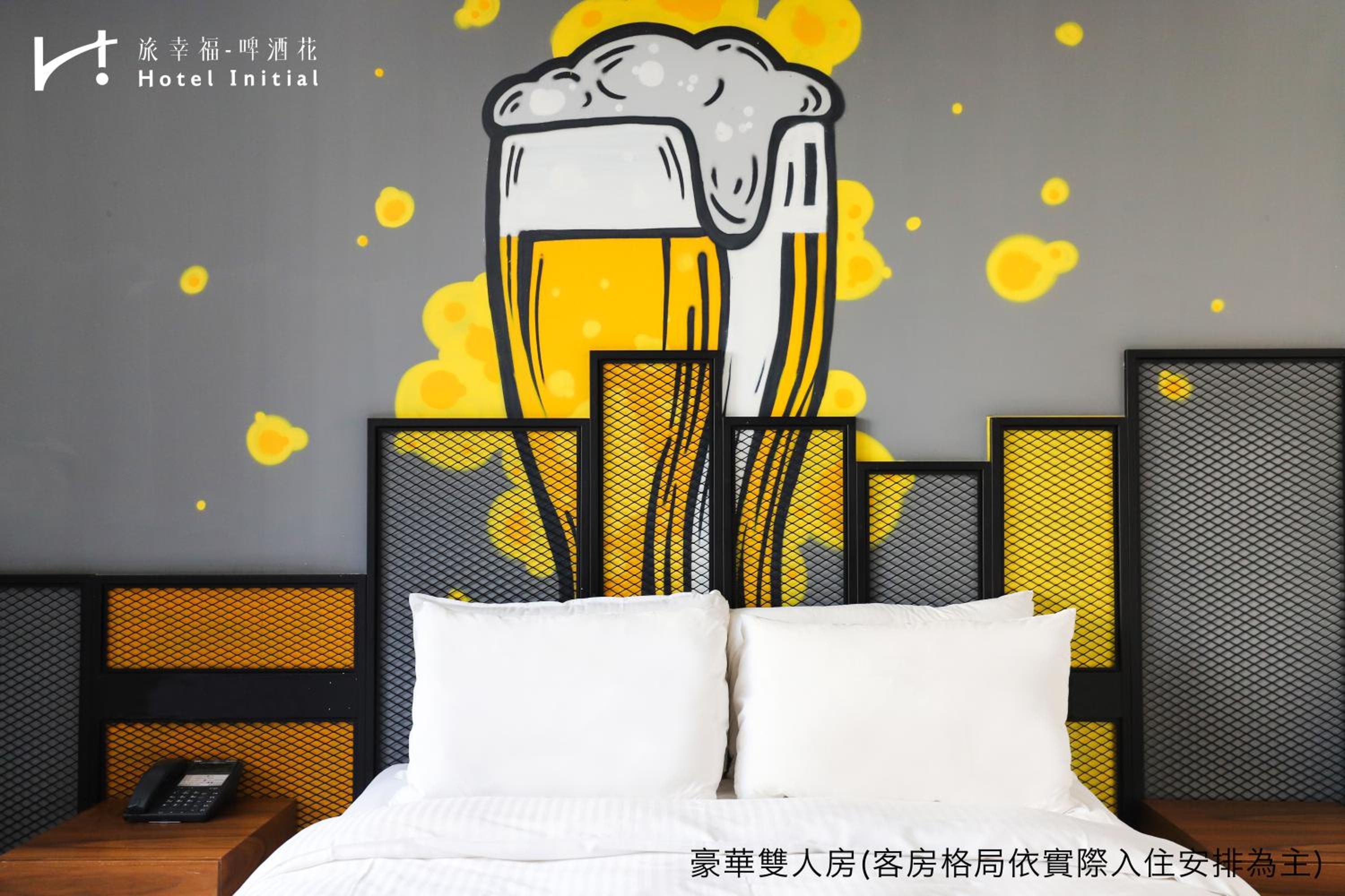 Deluxe Double Room with Balcony thumbnail 5