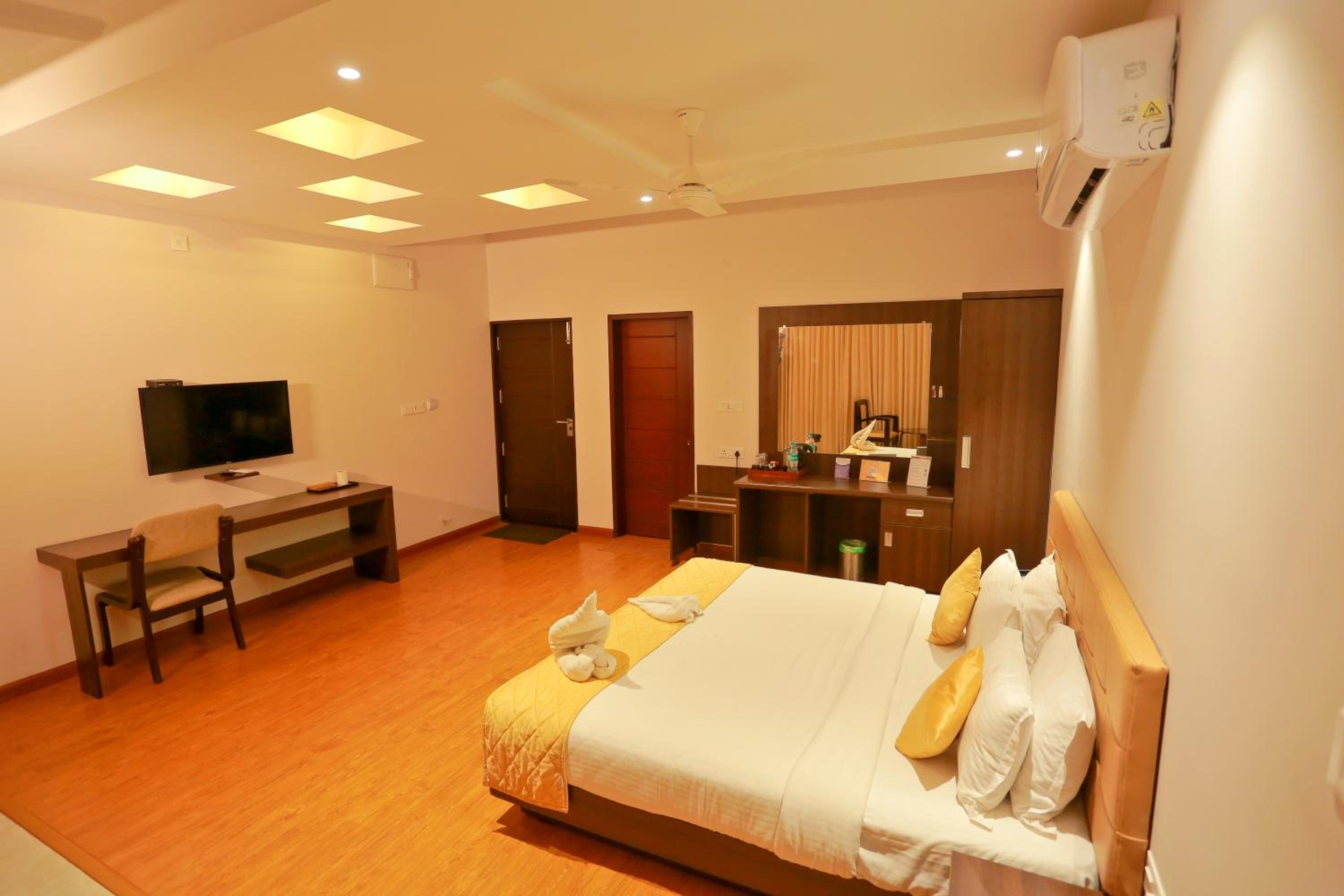 Deluxe Room A/C - Photo 4