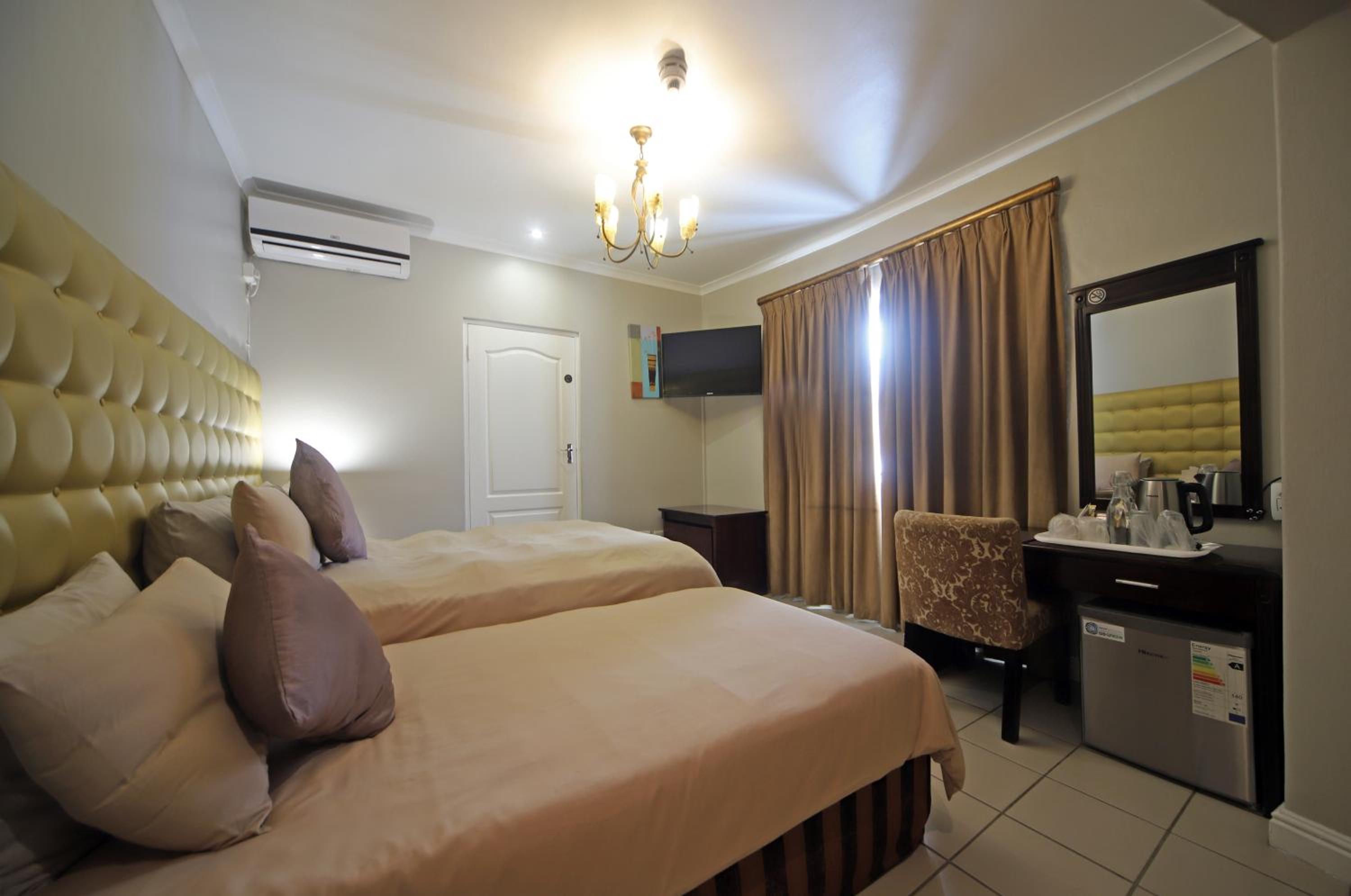 Budget Standard Twin Room - Photo 4