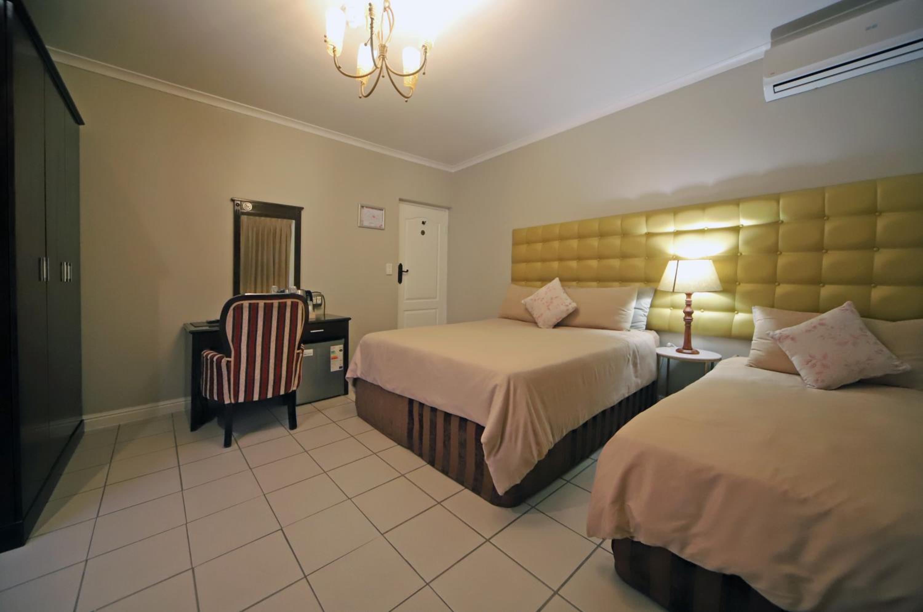 Quadruple Room - Photo 4