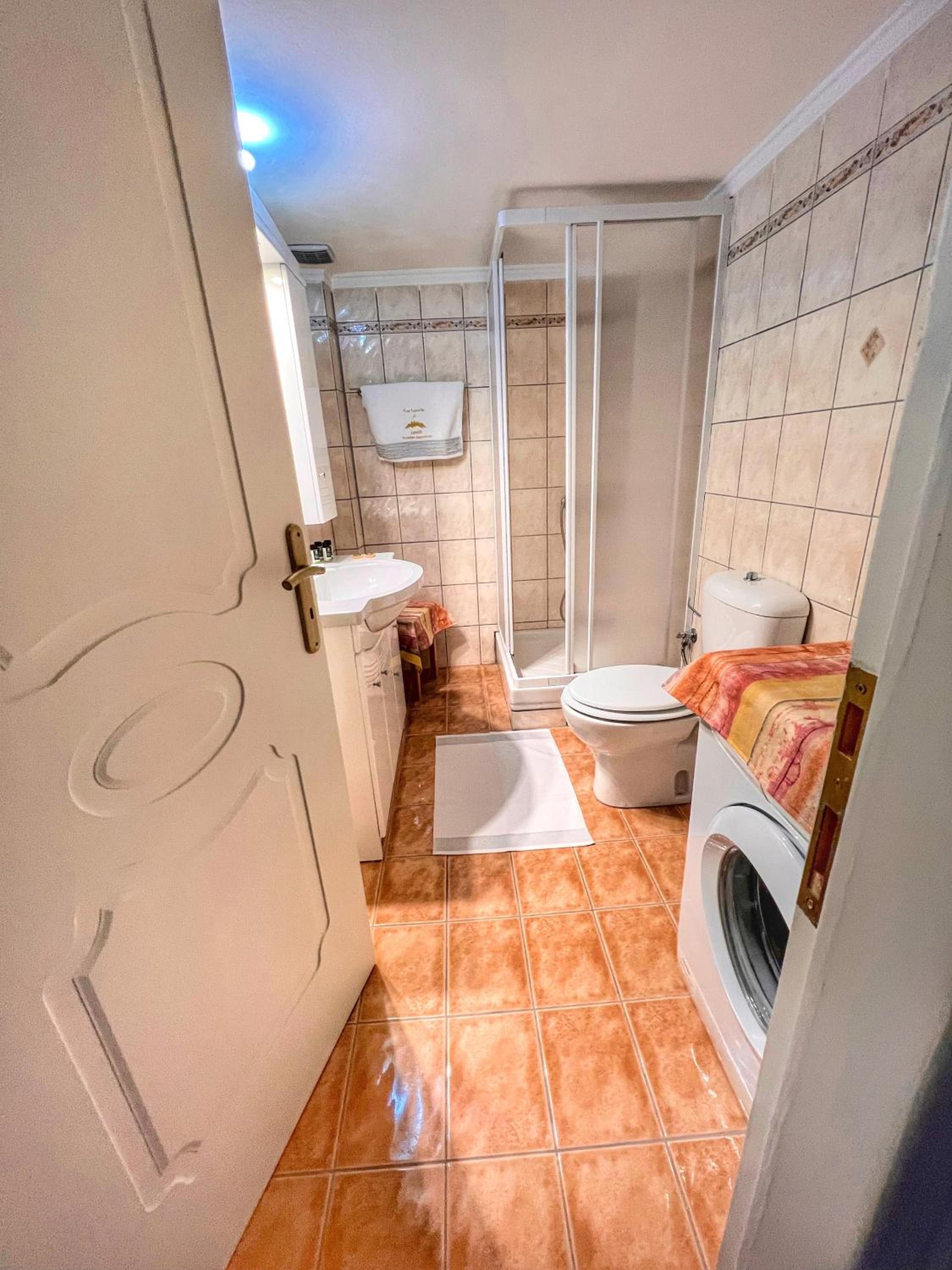 Three-Bedroom Apartment - Photo 35