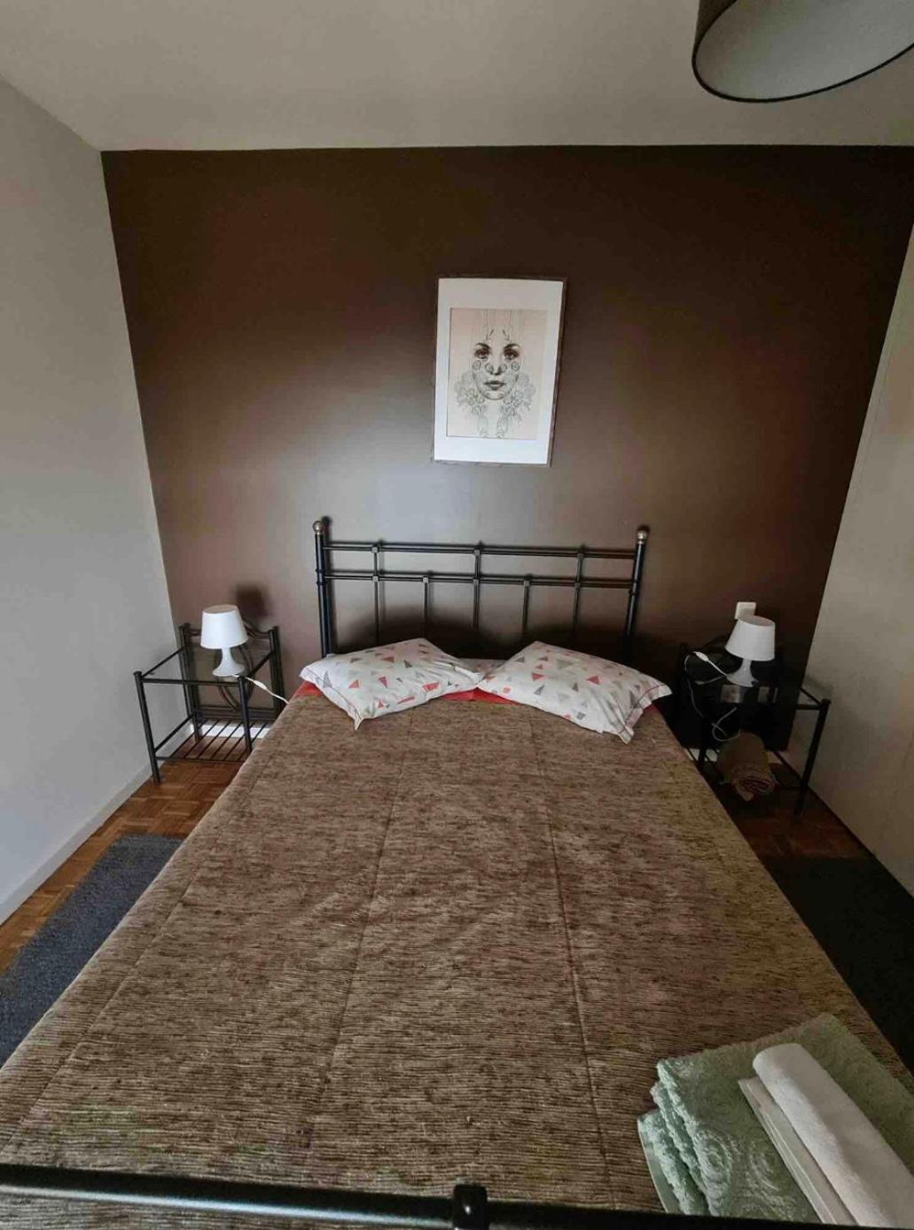 Two-Bedroom Apartment - Photo 23