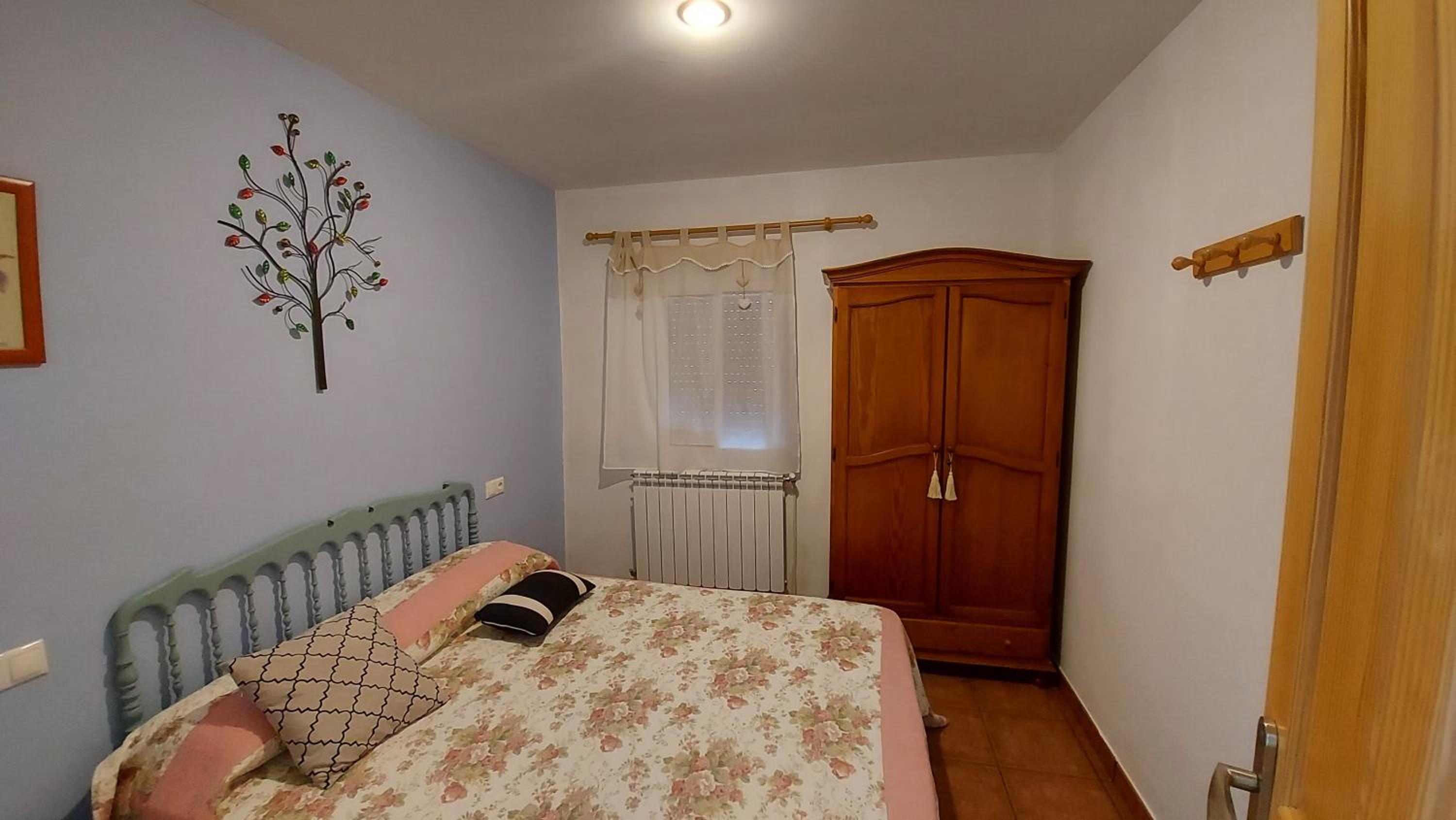 Three-Bedroom House photo 3