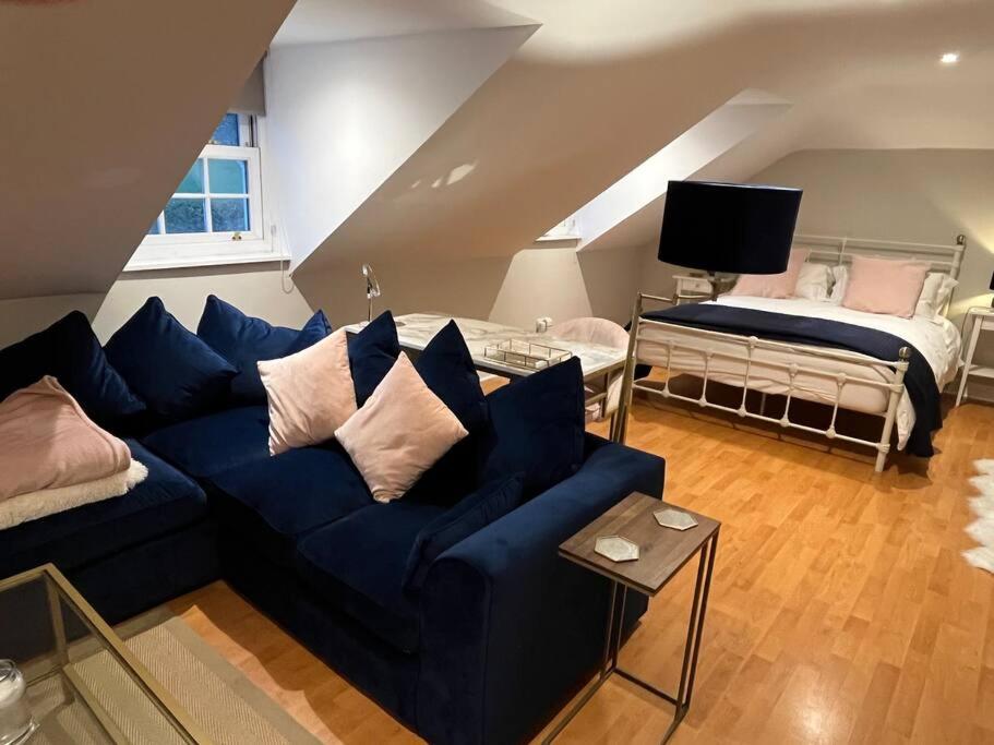 One-Bedroom Apartment photo 1
