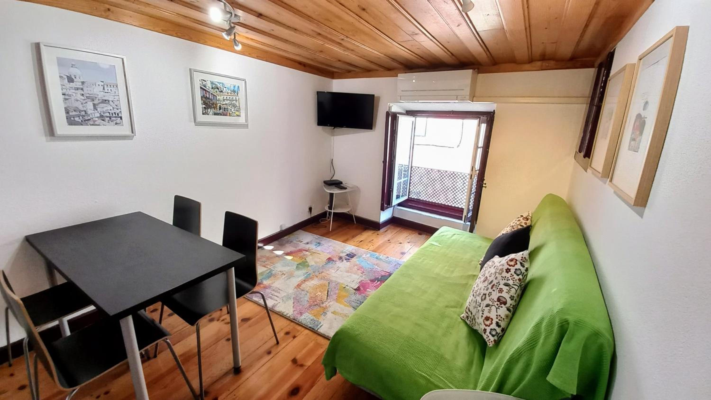 One-Bedroom Apartment - Photo 2