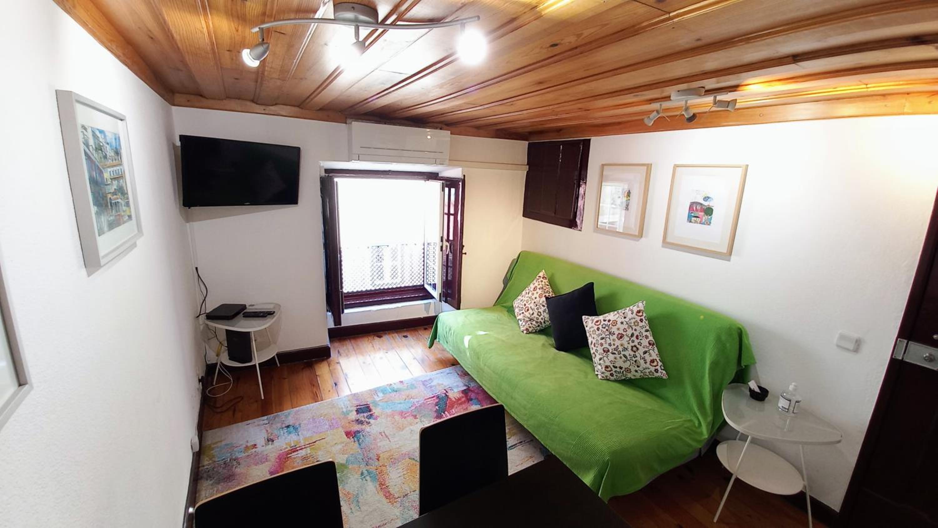 One-Bedroom Apartment - Photo 4