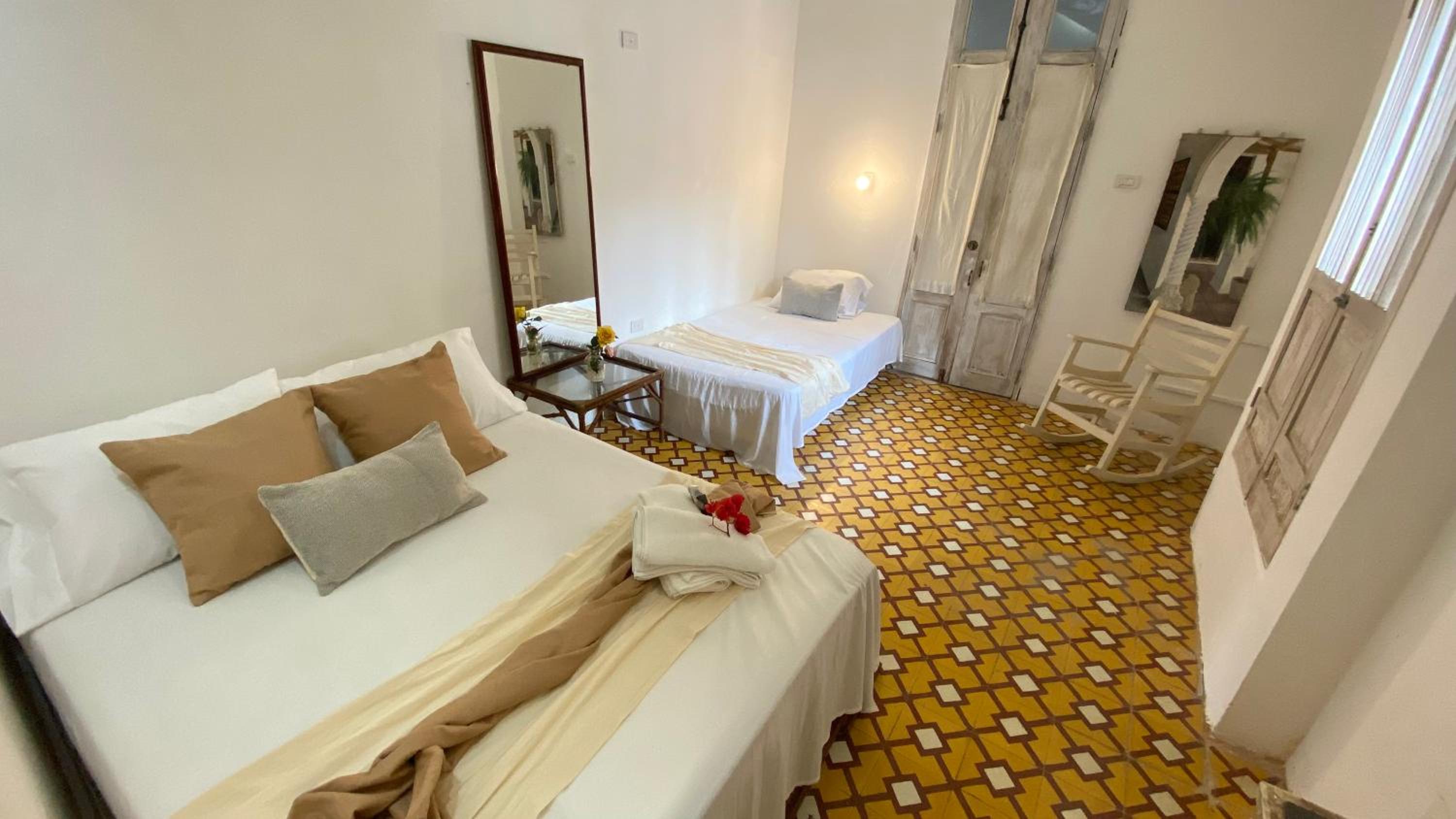Double Room with Shared Bathroom photo 3