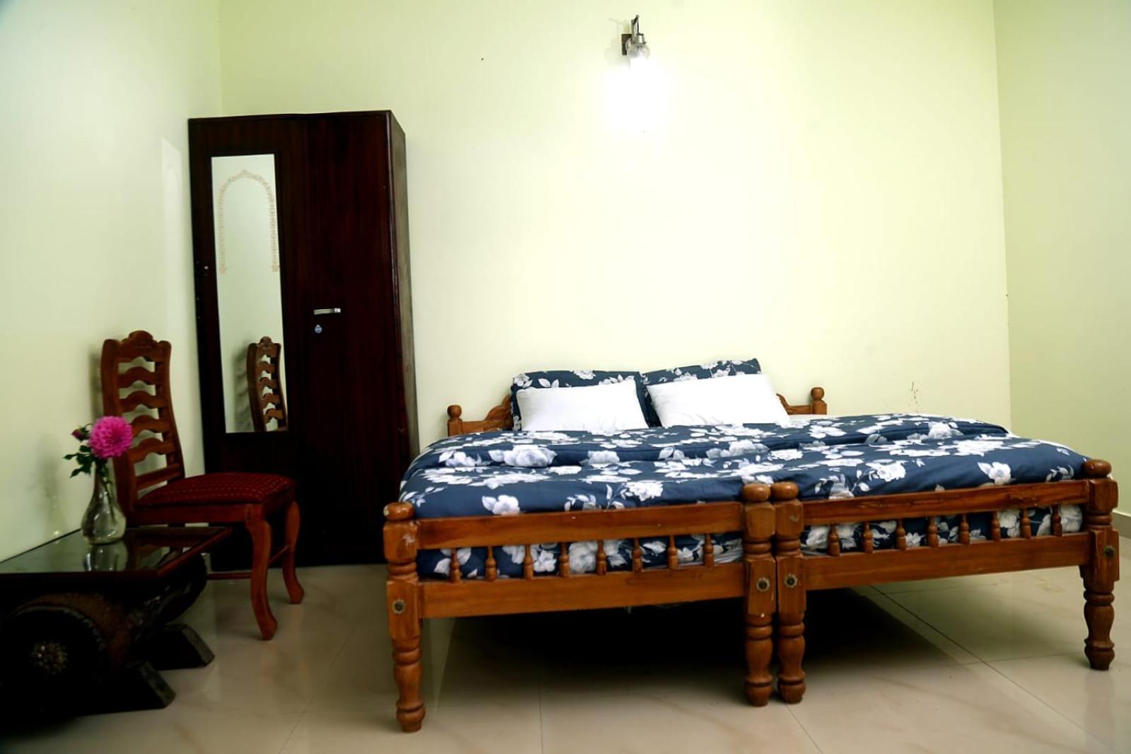 Deluxe Double Room (2 Adults + 1 Child) photo 1