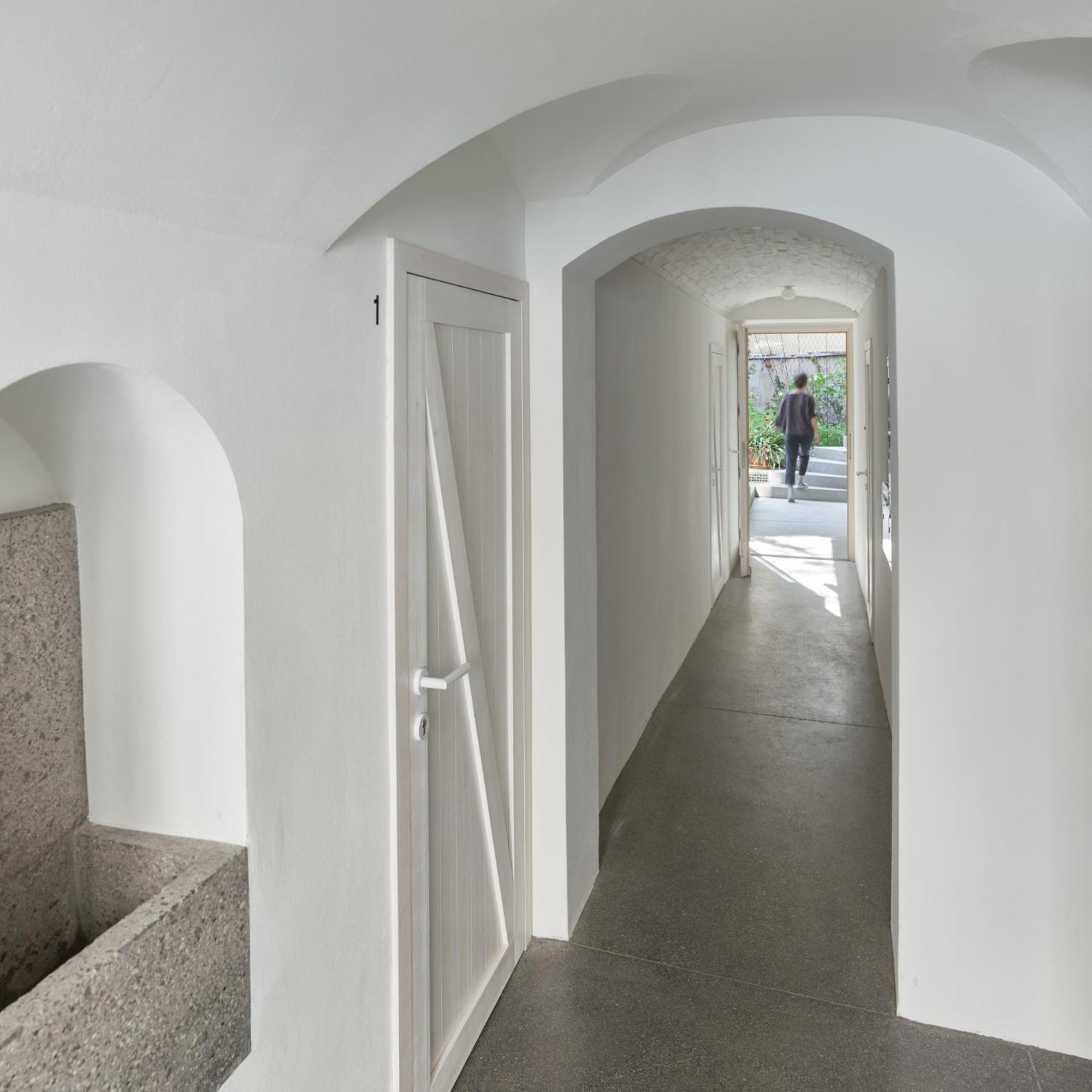 One-Bedroom Apartment - Photo 11