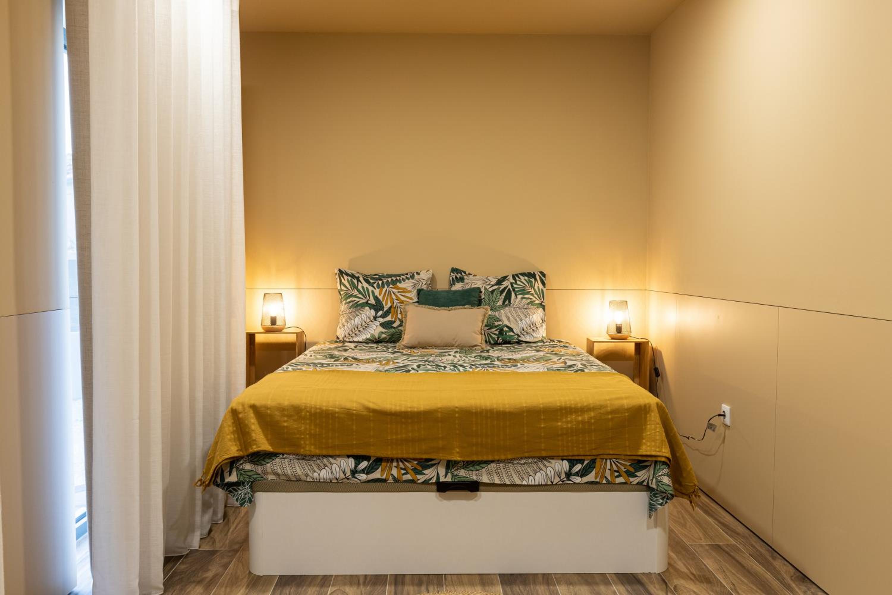 Deluxe Double Room (2 Adults + 1 Child)