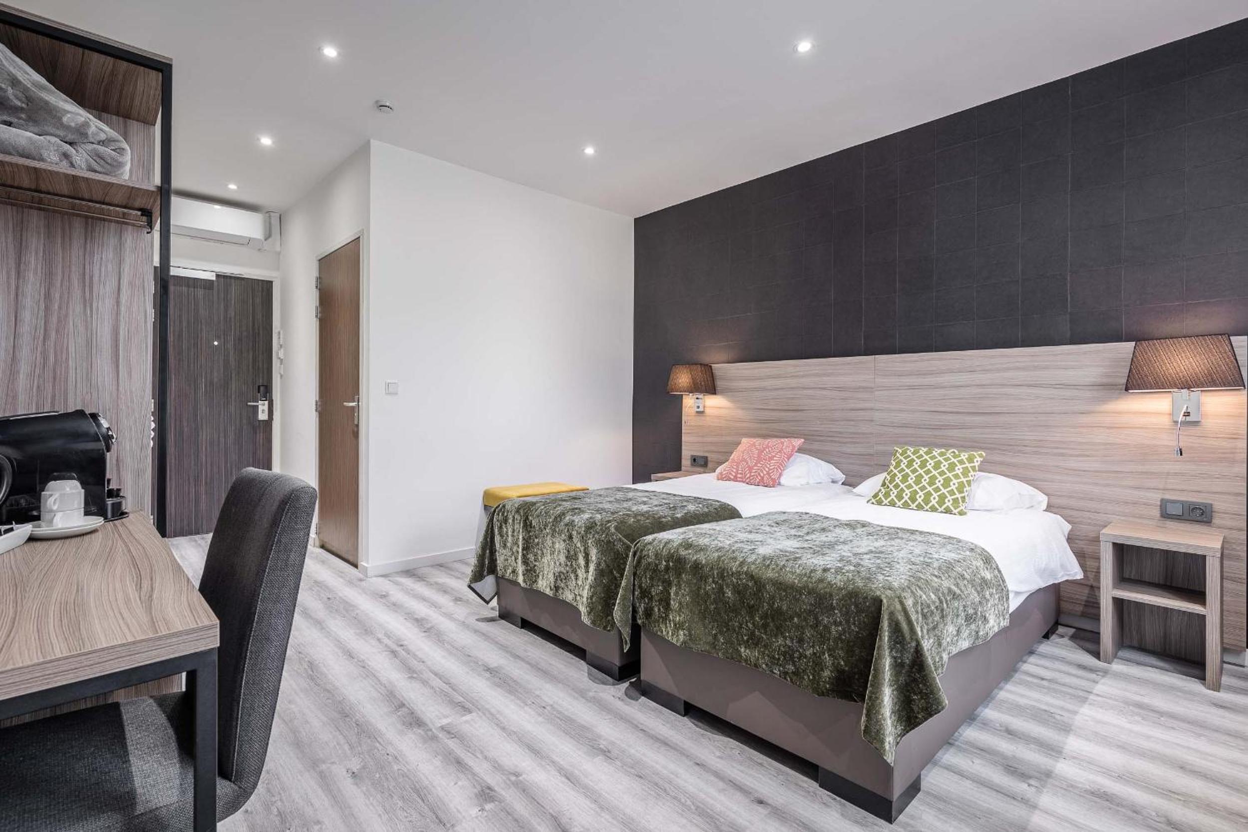 Deluxe Twin Room - Photo 2