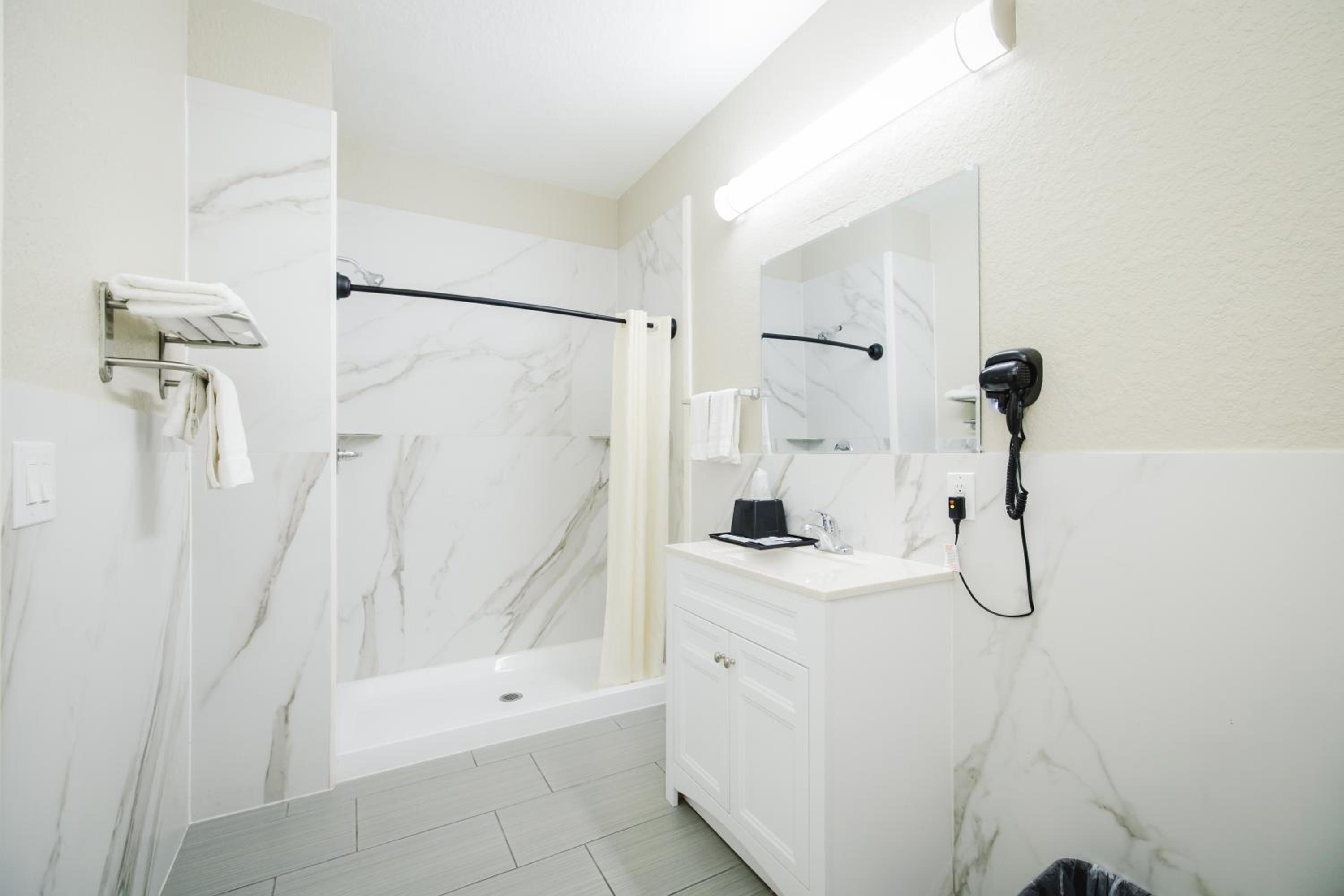 King Room - Non-Smoking - Photo 11