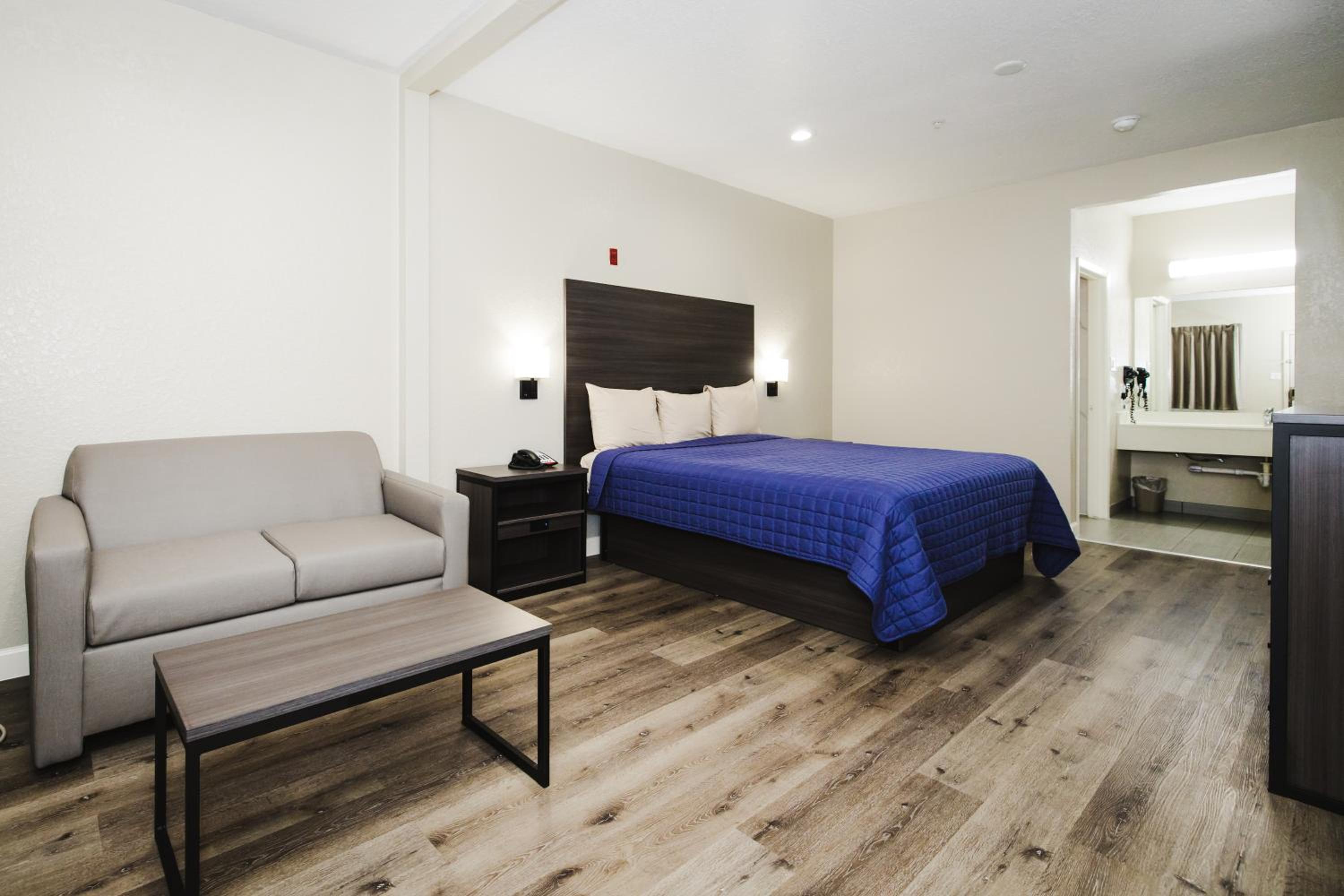 King Room - Non-Smoking - Photo 1