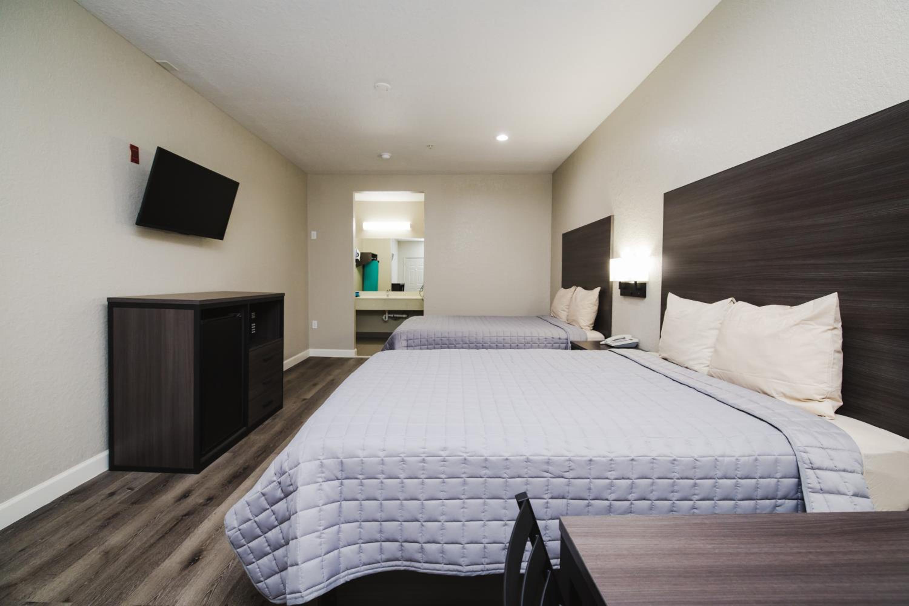 Double Queen Room with Two Queen Beds - Non-Smoking - Photo 1