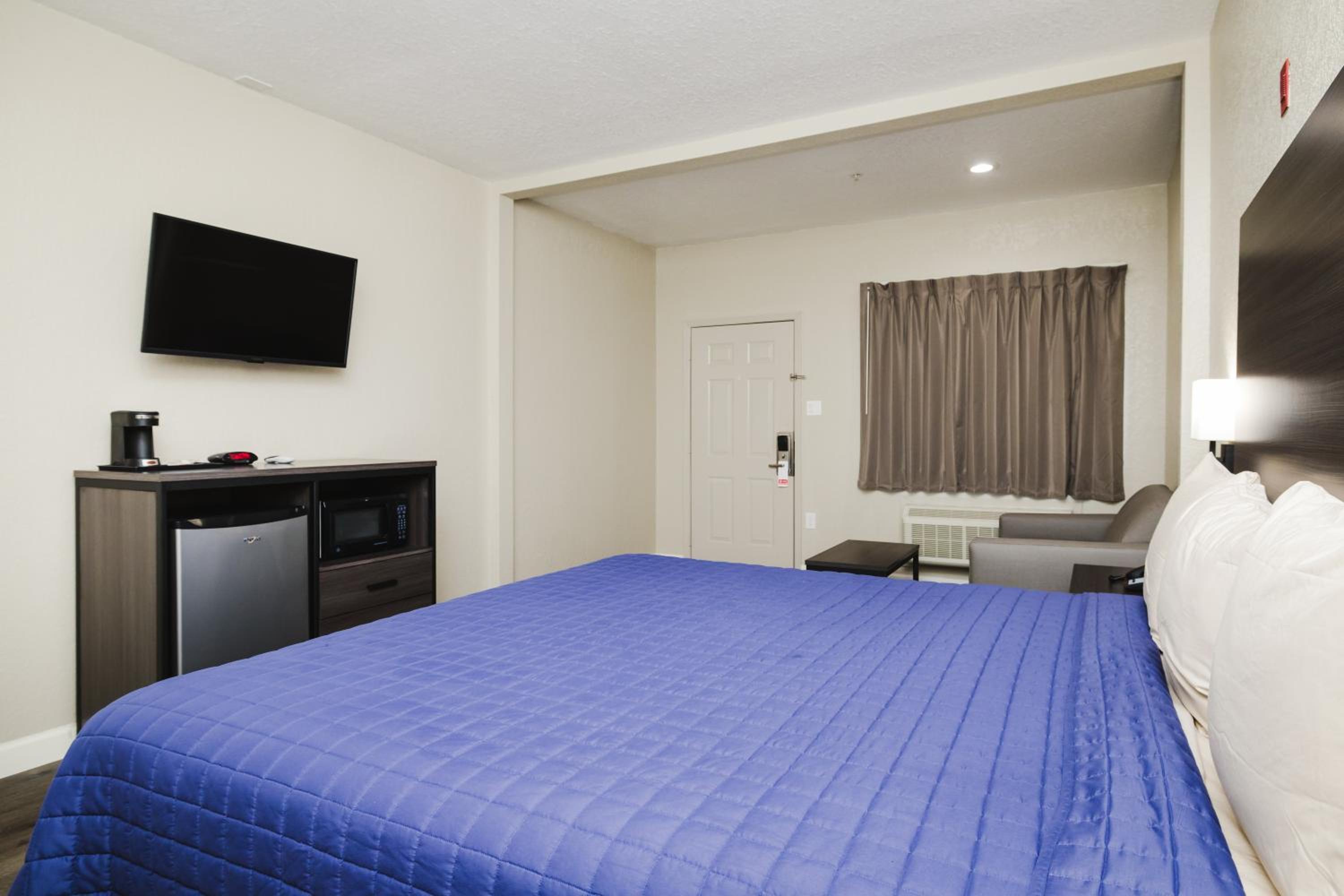 King Room - Non-Smoking - Photo 3