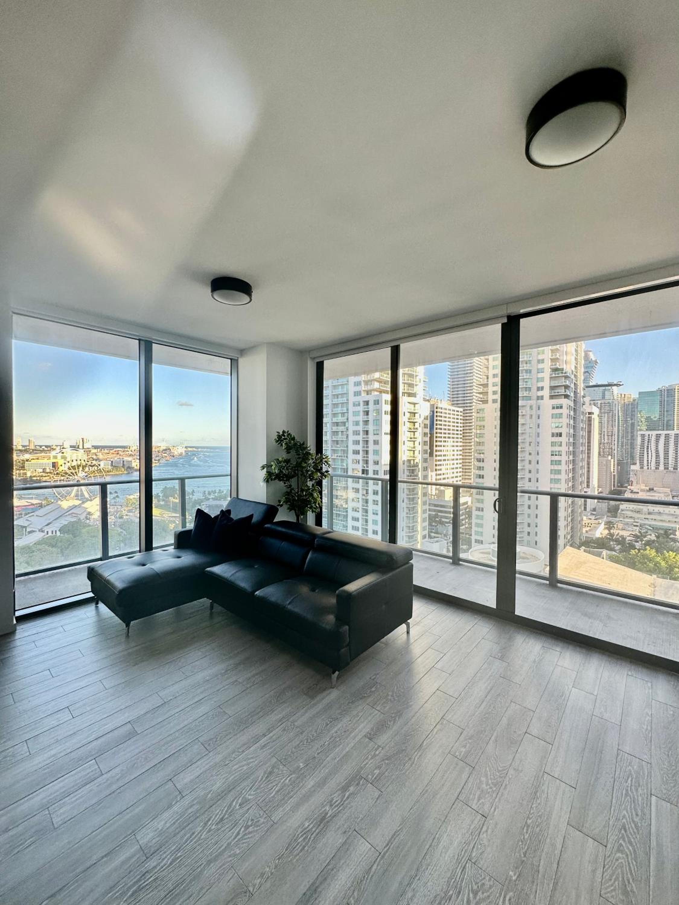 One-Bedroom Apartment photo 1