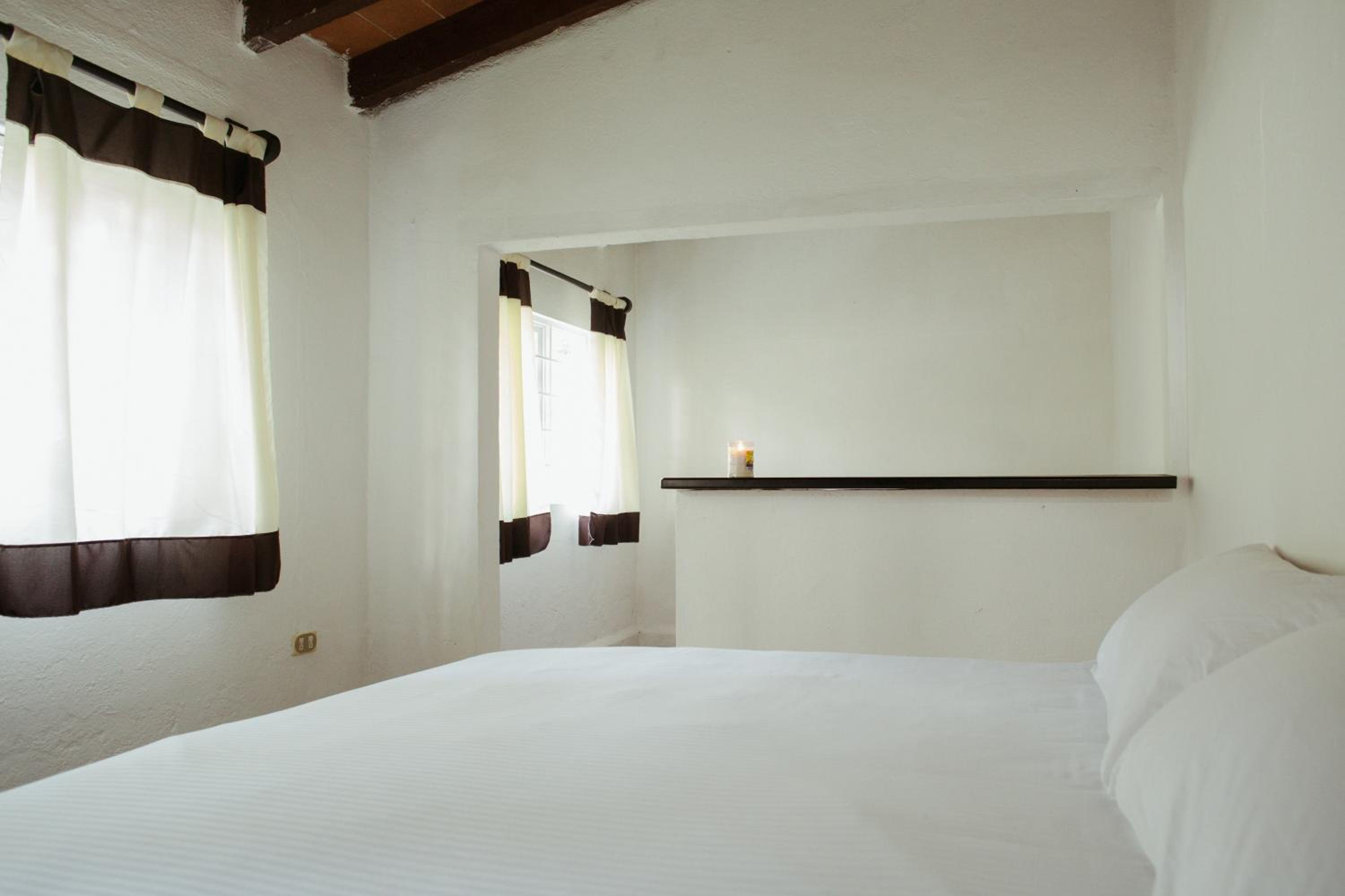 Twin Room with Bathroom photo 3