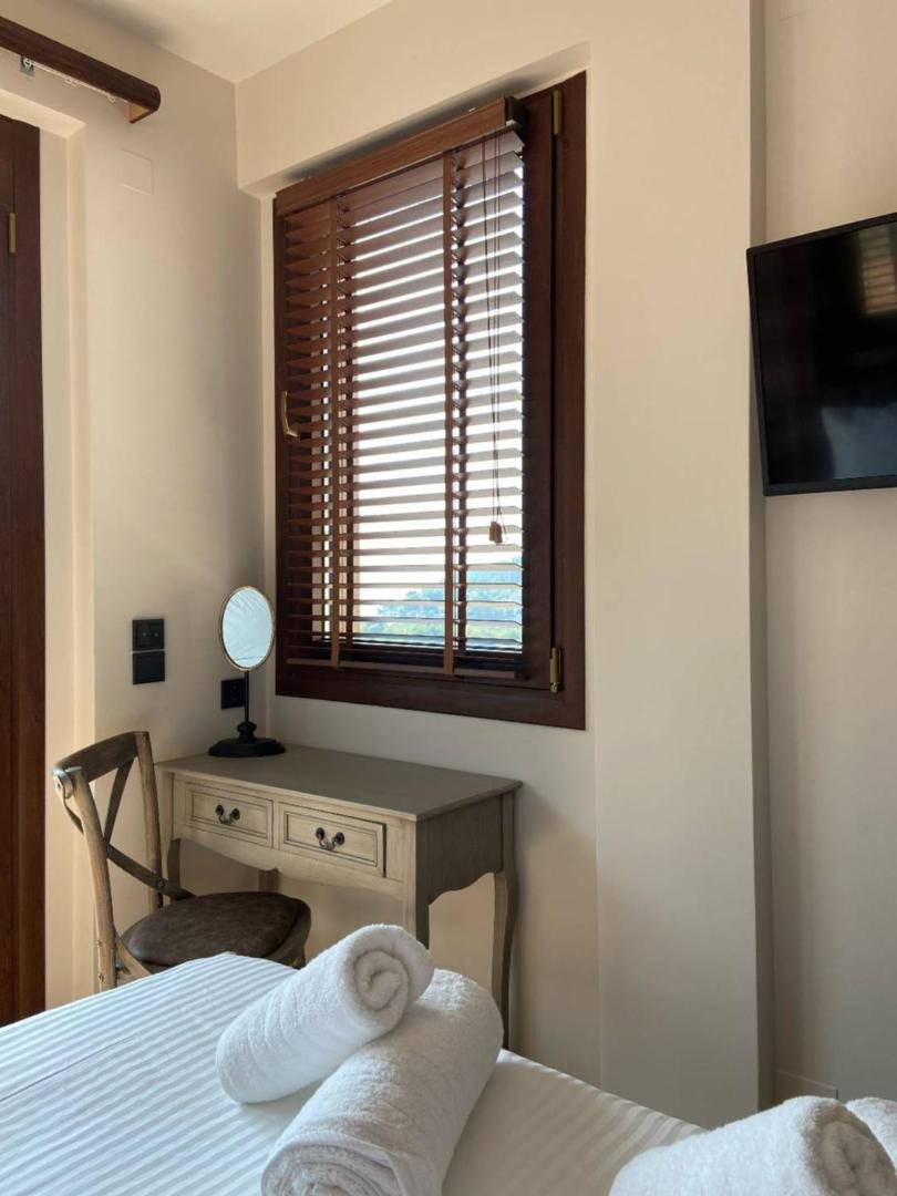 Double Room with Lake View - Photo 1