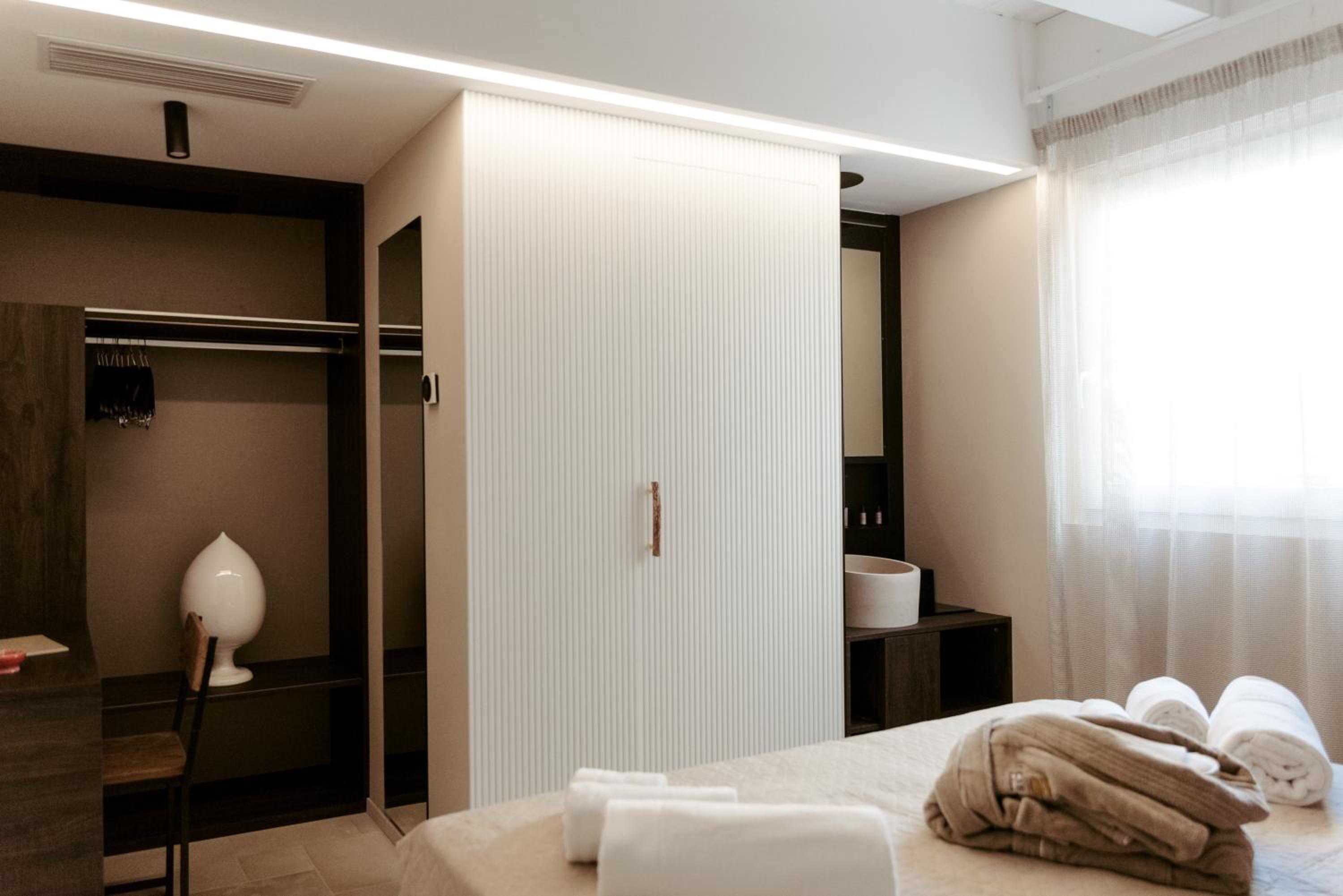 Standard Double Room - Photo 5
