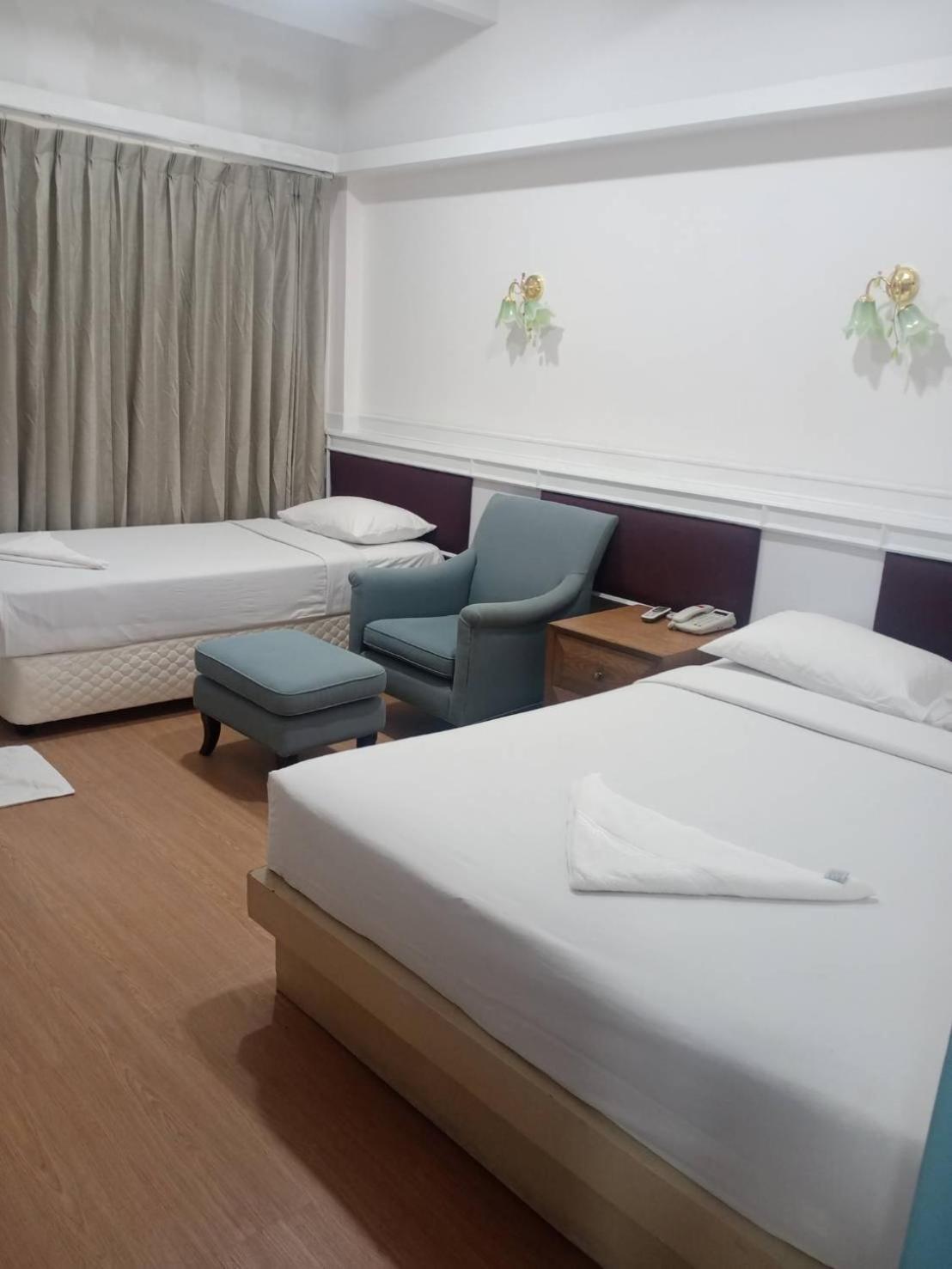 Superior Twin Room with City View photo 2