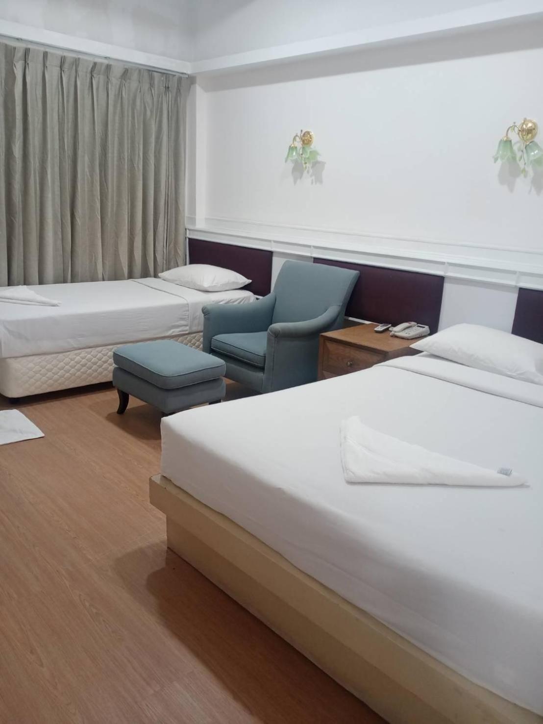 Superior Twin Room with City View photo 2