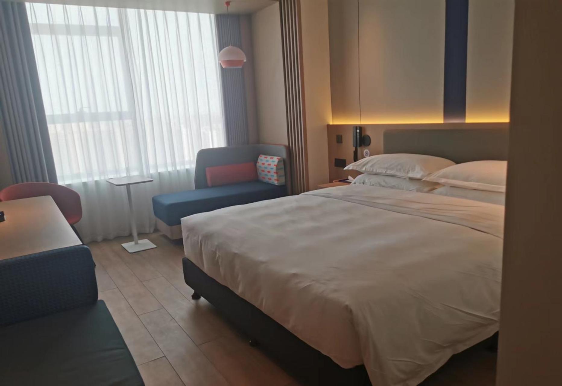 Standard King Room - Accessible - Photo 1