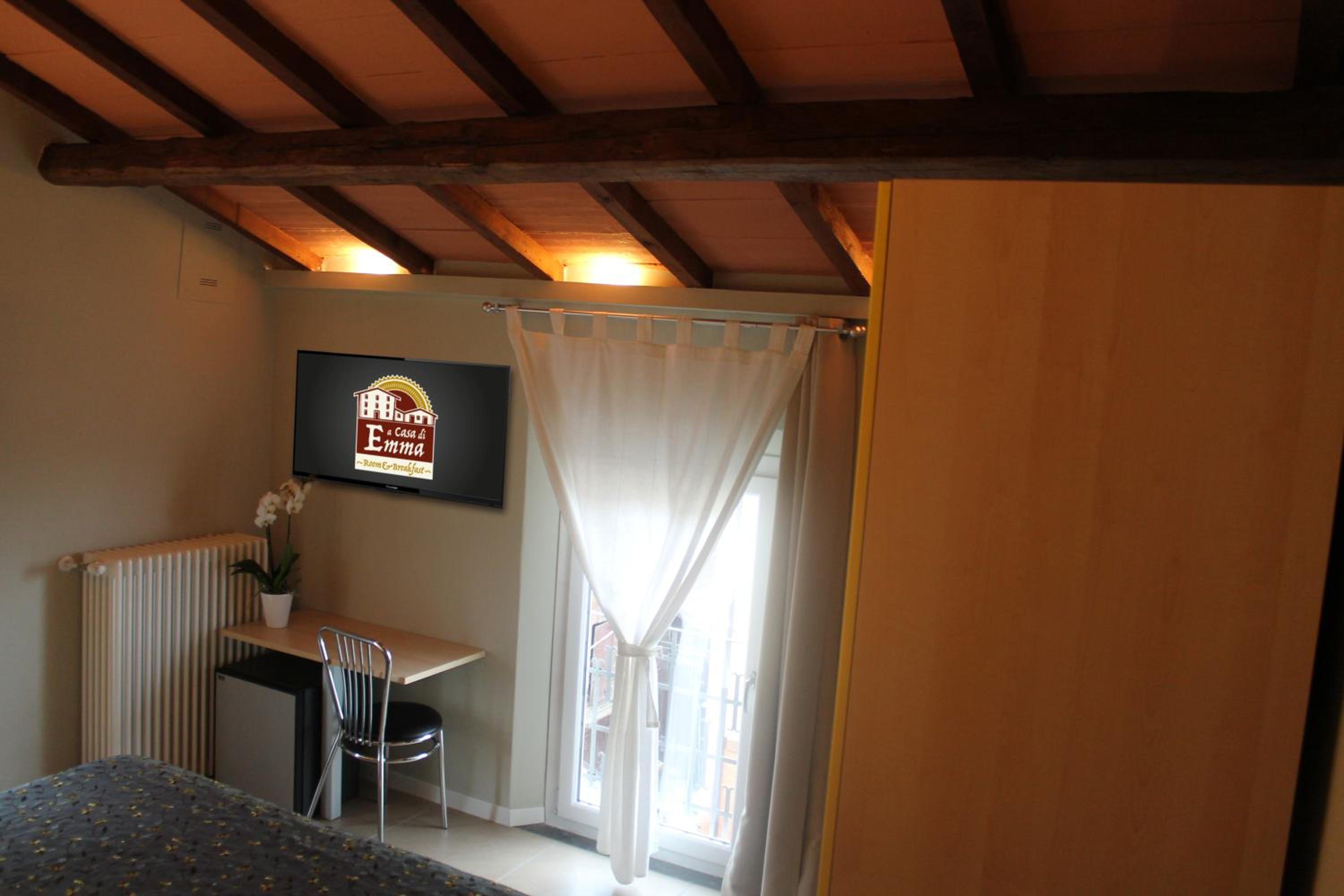Double or Twin Room with Bathroom - Photo 5