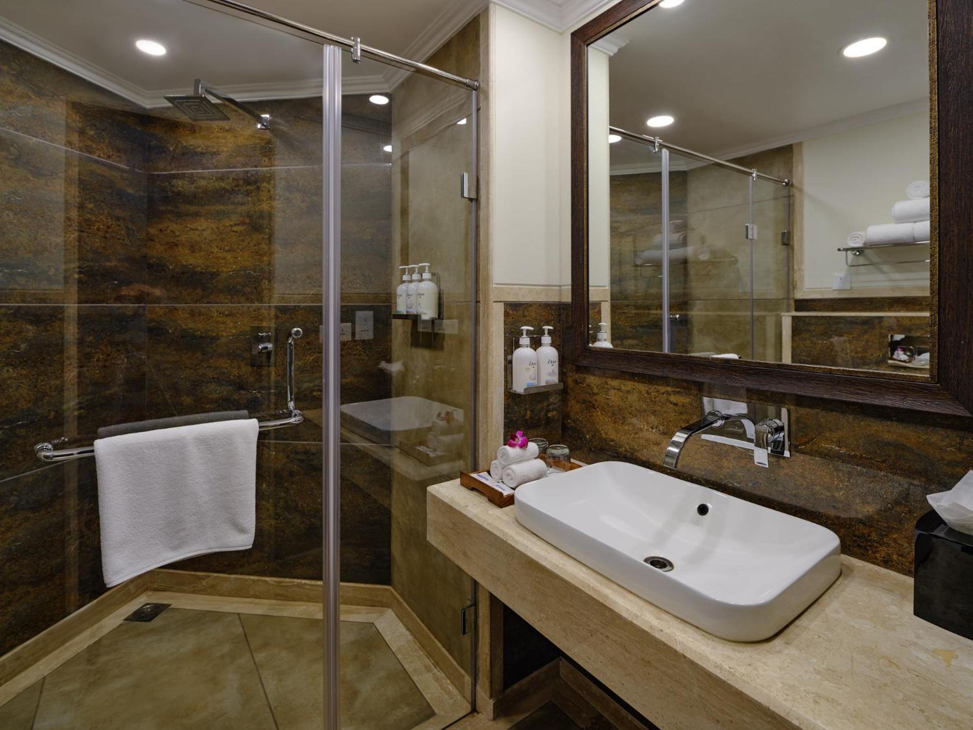 King Suite - Photo 5