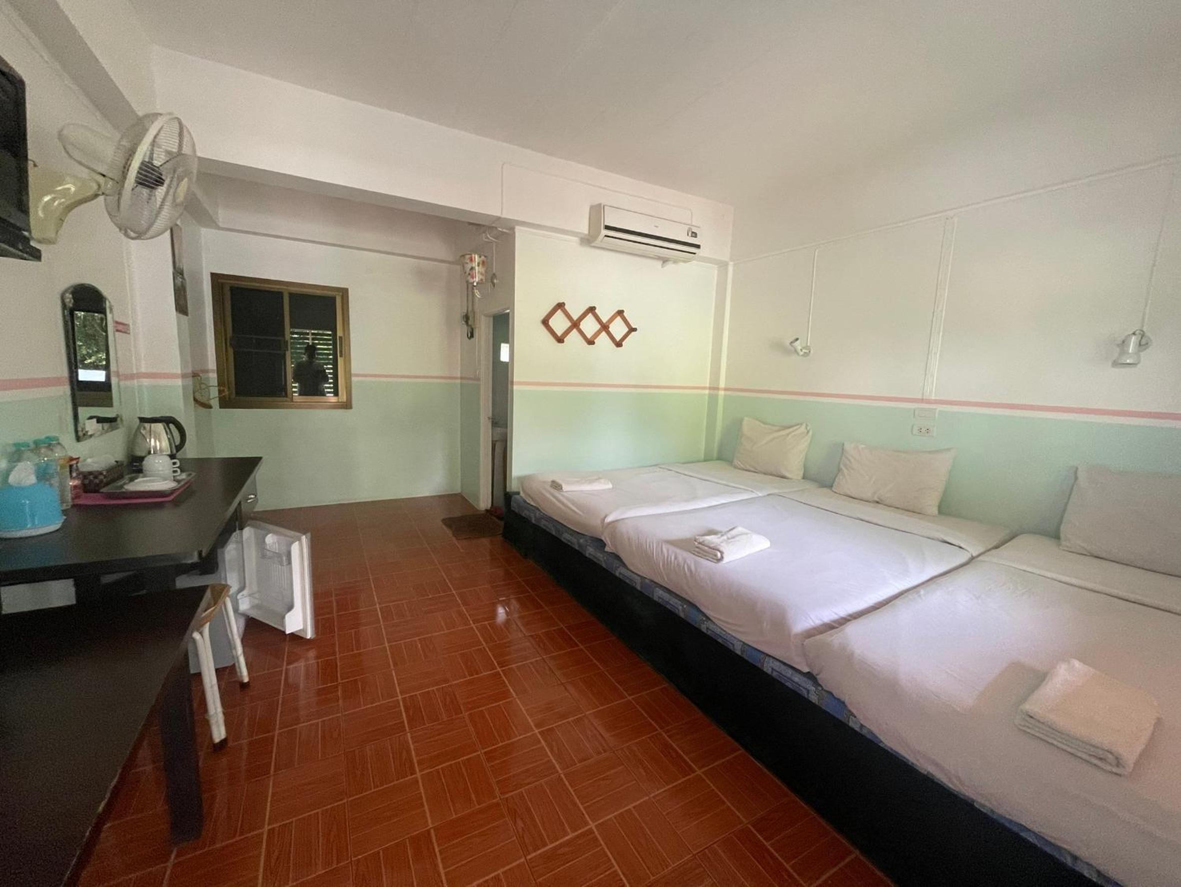 Standard Triple Room - Photo 4