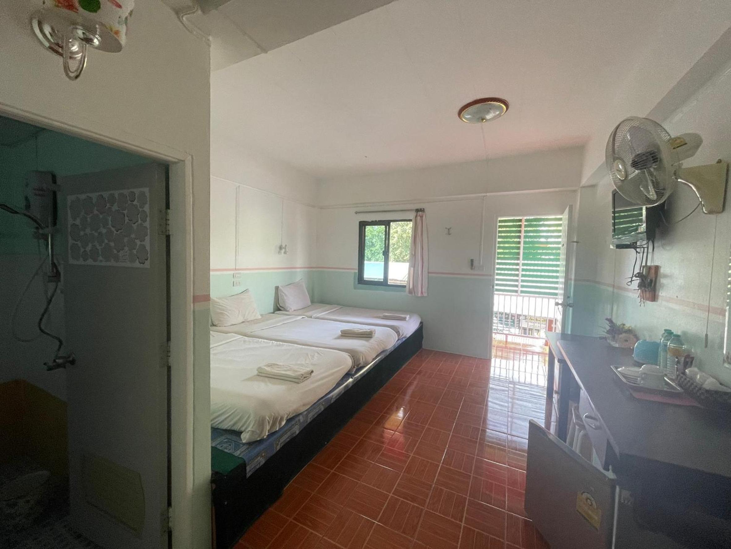 Standard Triple Room - Photo 6