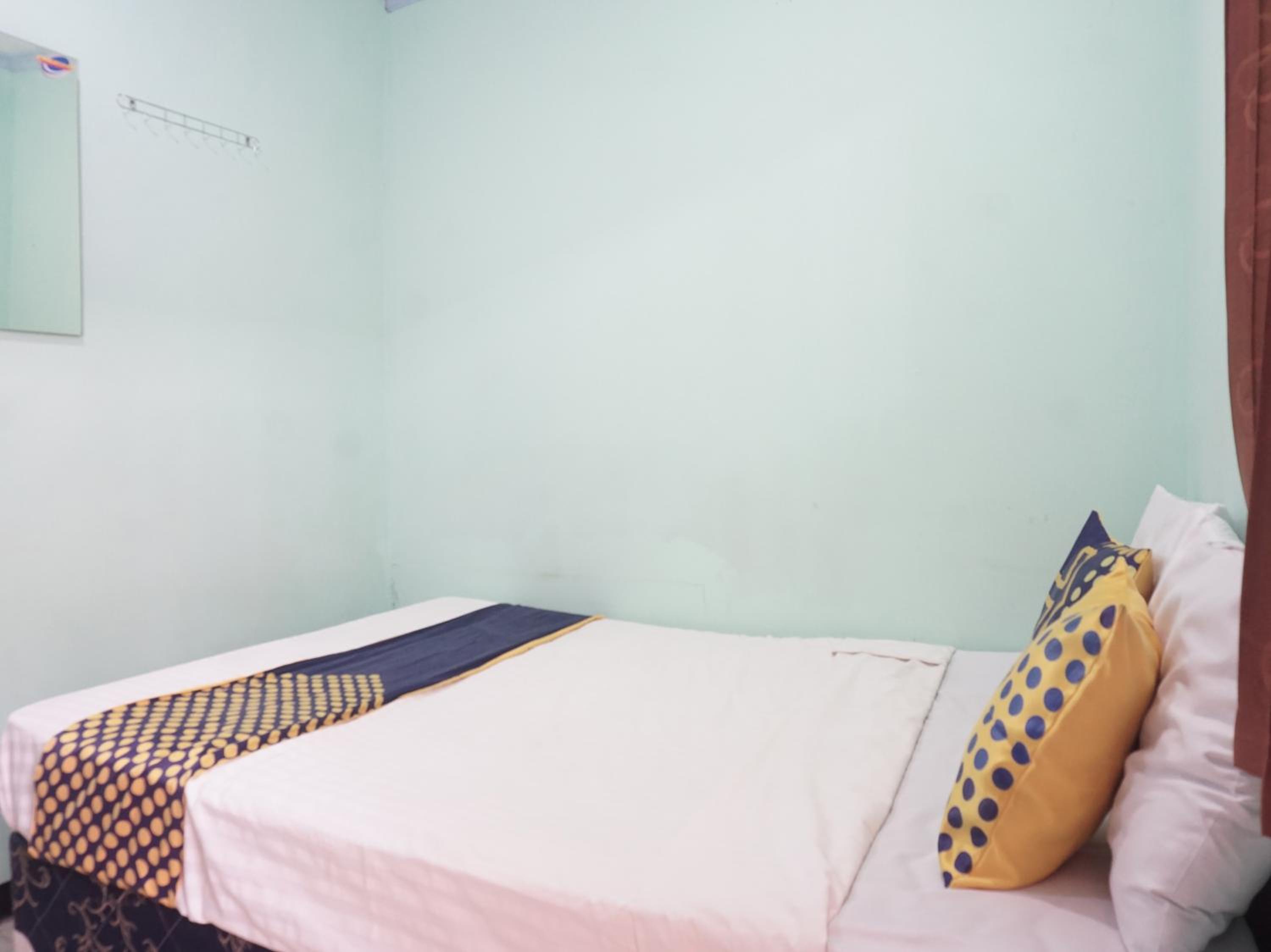 Budget Double Room photo 3