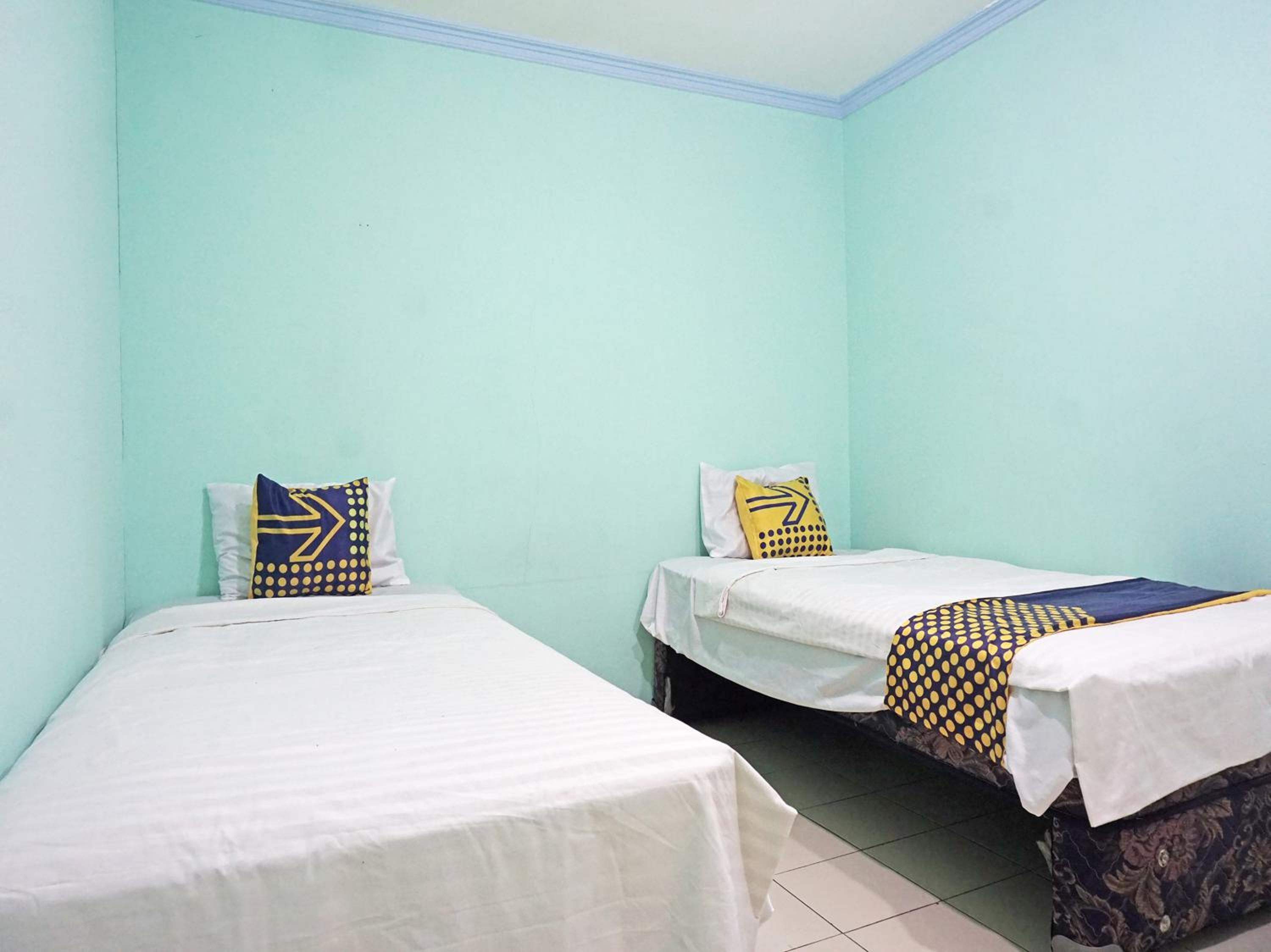 Economy Twin Room photo 3