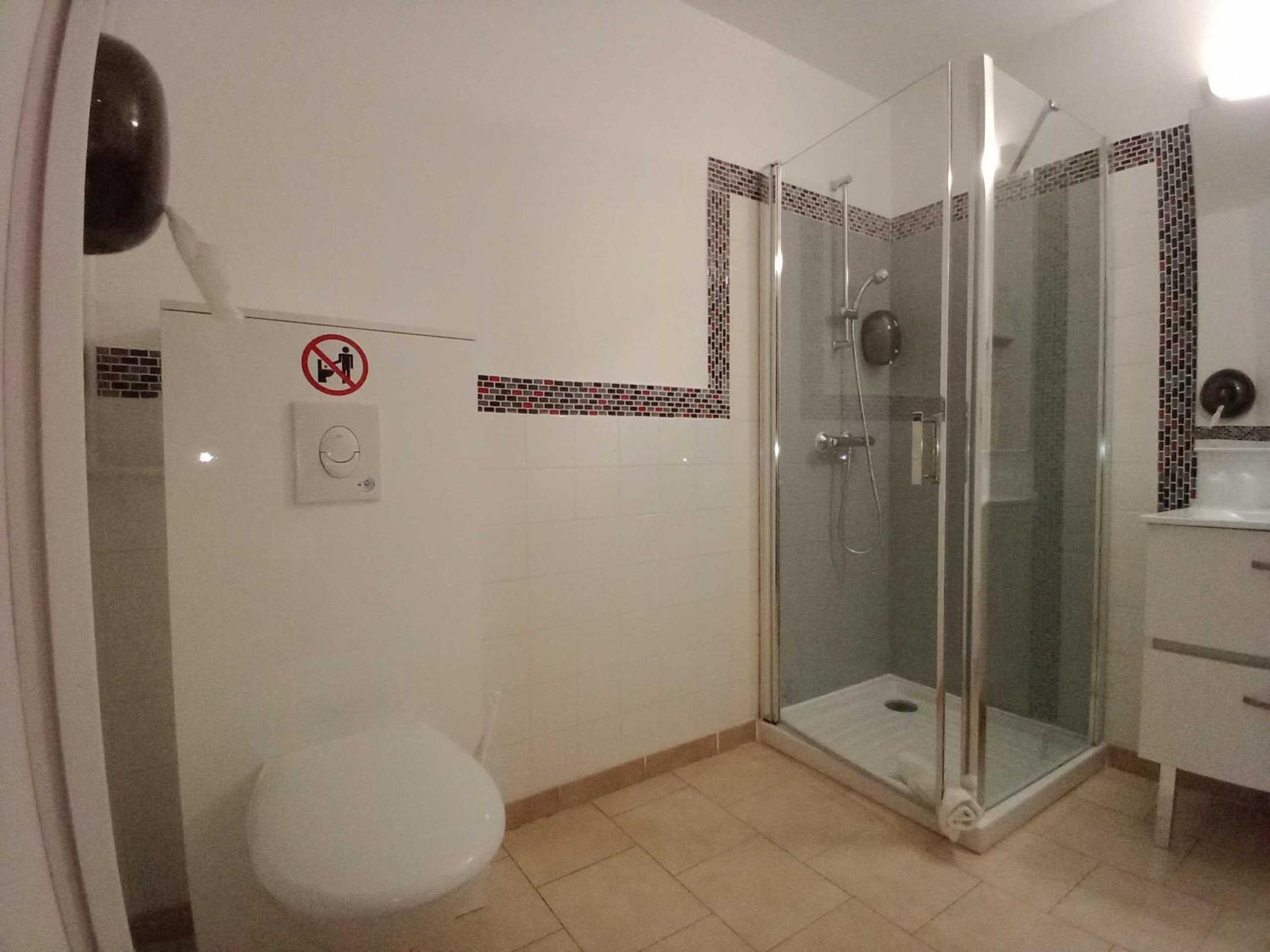 Twin Room with Air-Conditioning - Photo 4