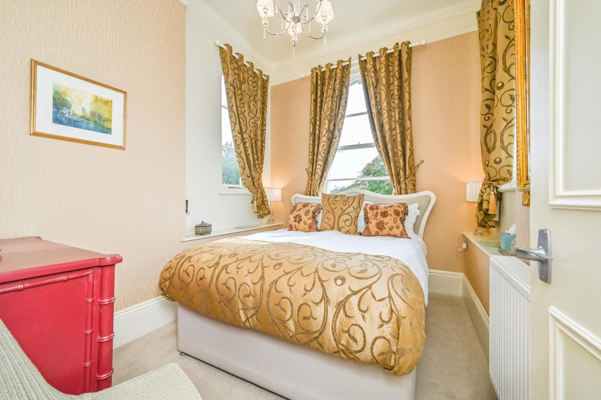 Standard One-Bedroom Apartment - Photo 19