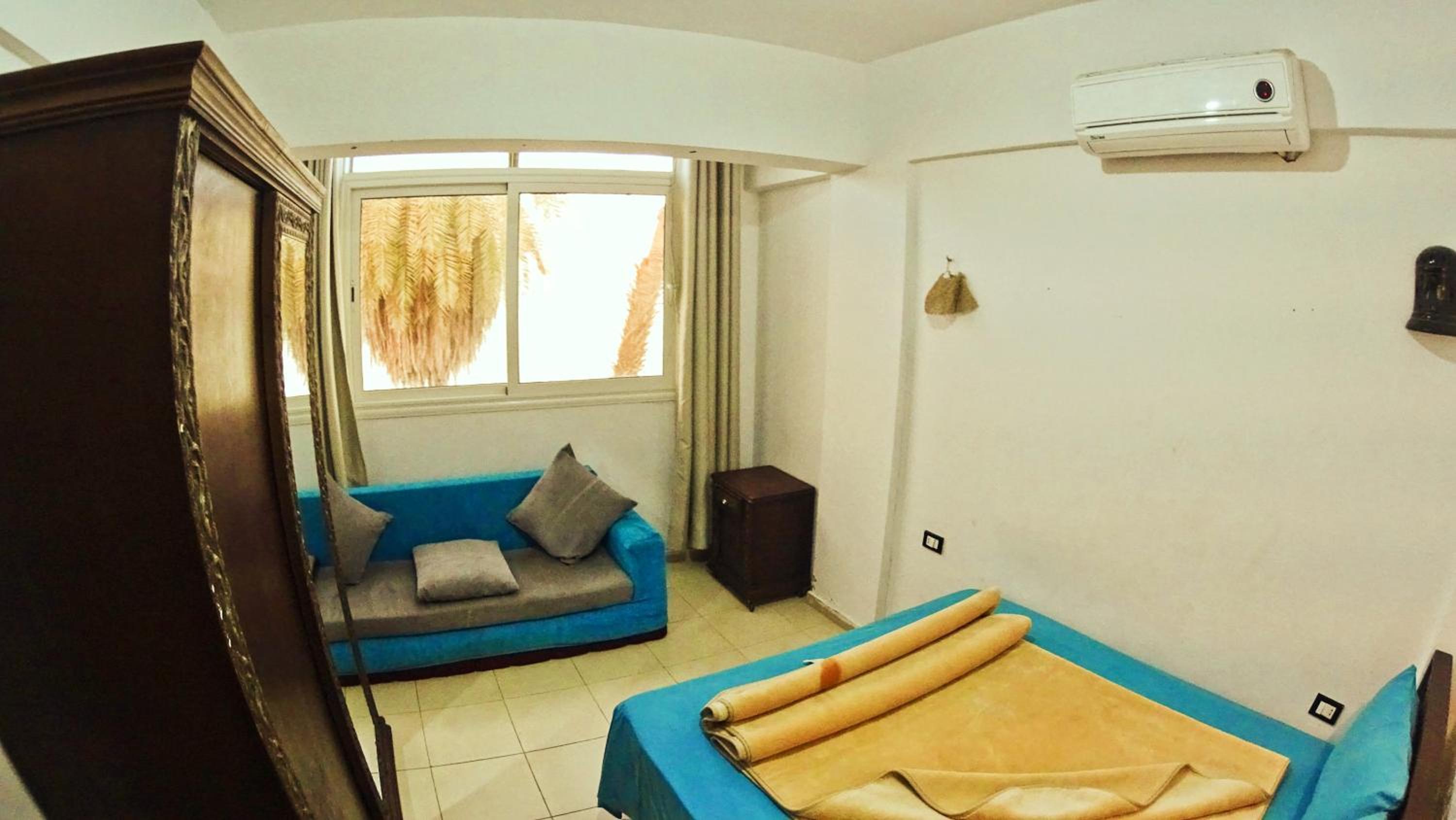 Apartment with Balcony - Photo 7
