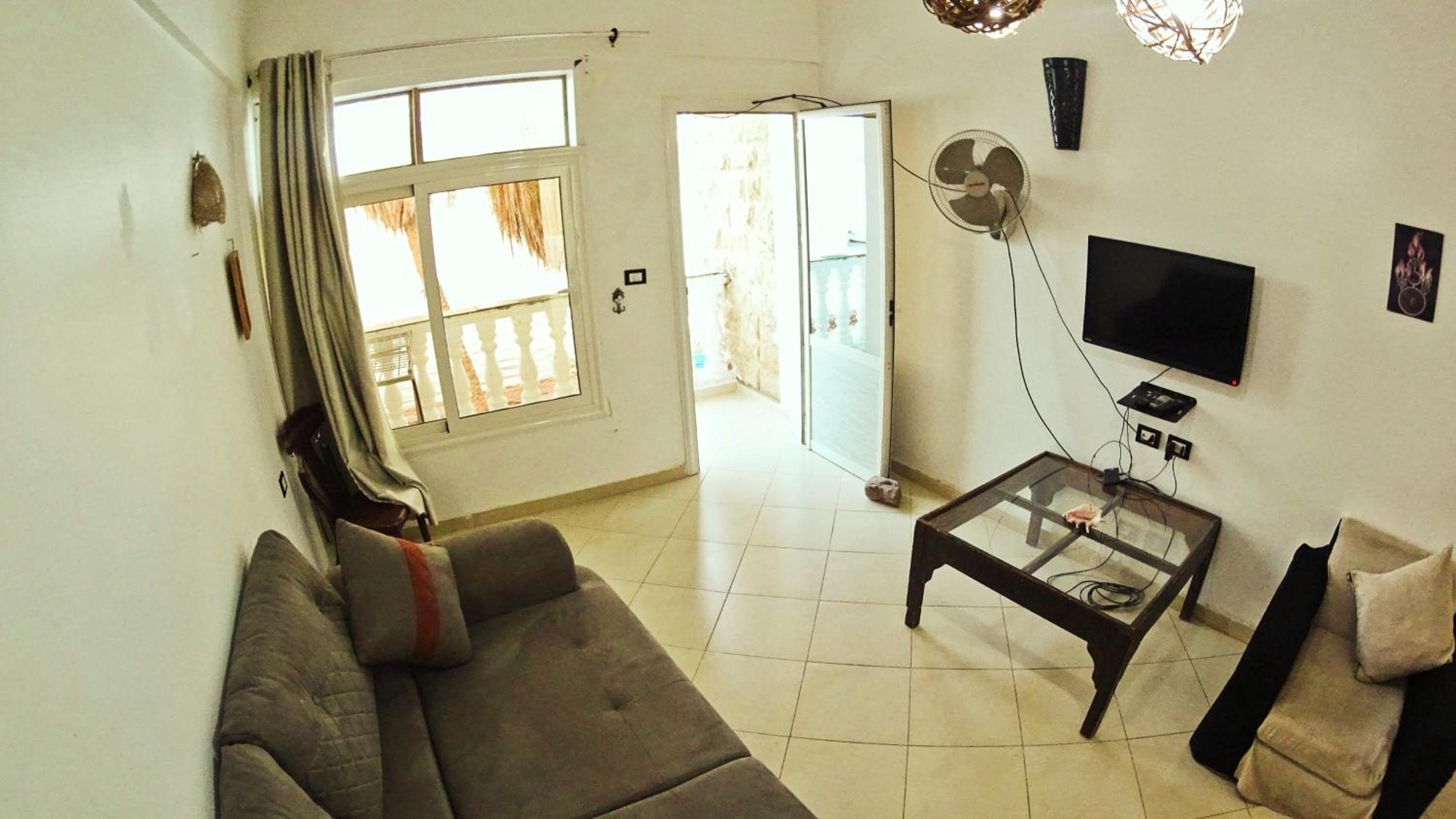 Apartment with Balcony - Photo 6