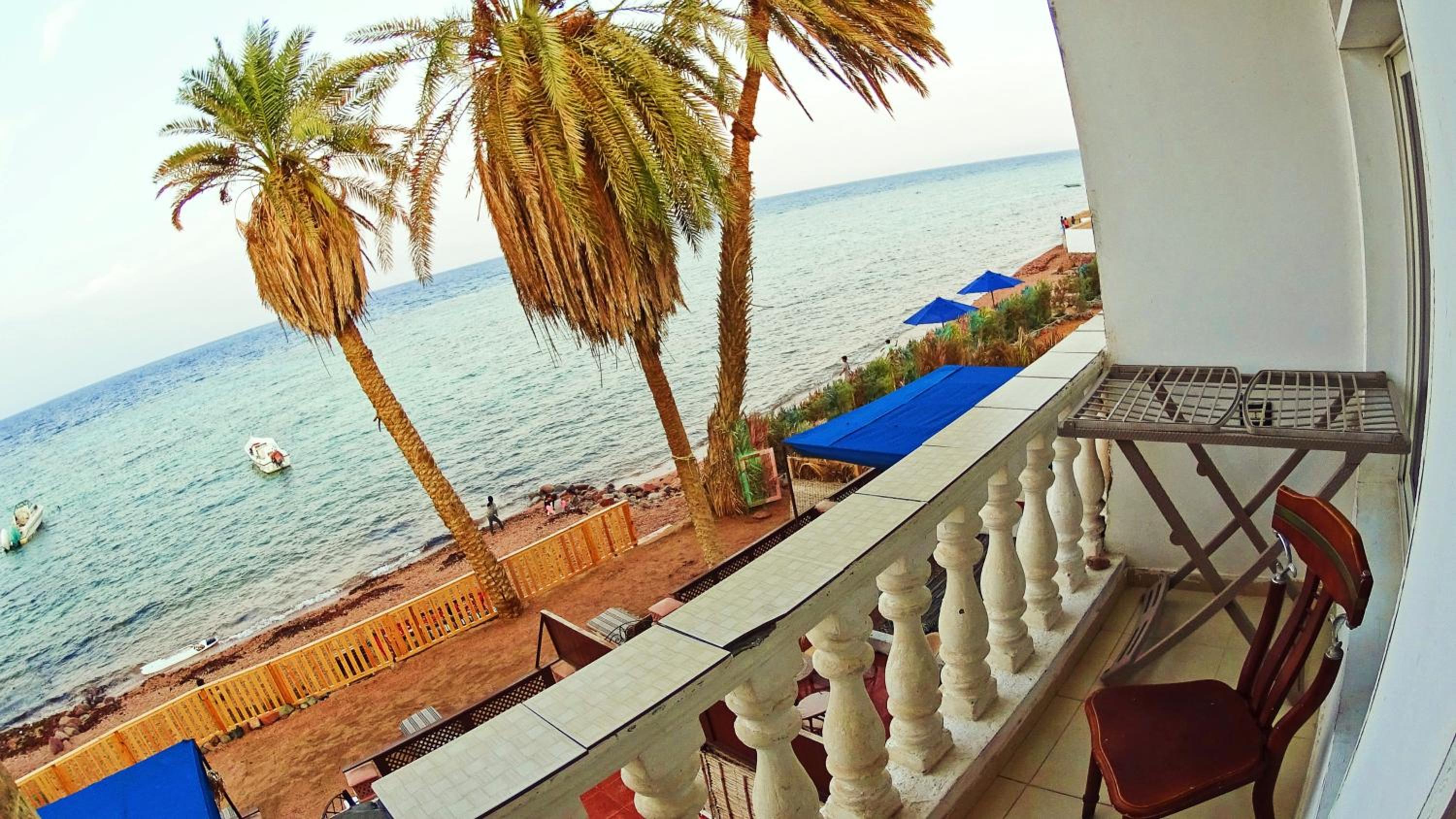 Apartment with Balcony - Photo 5