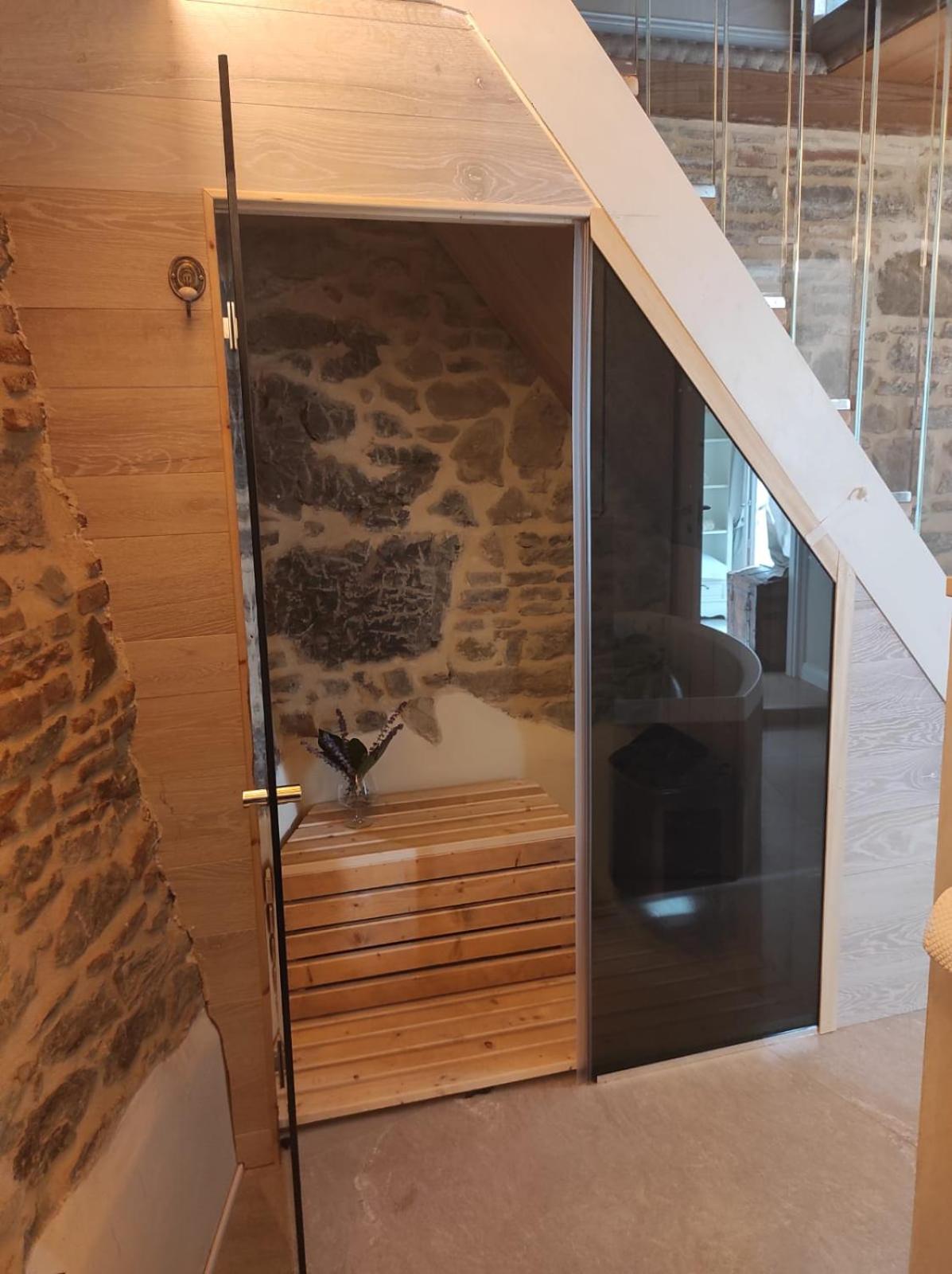 Double Room with Spa Bath - Photo 2