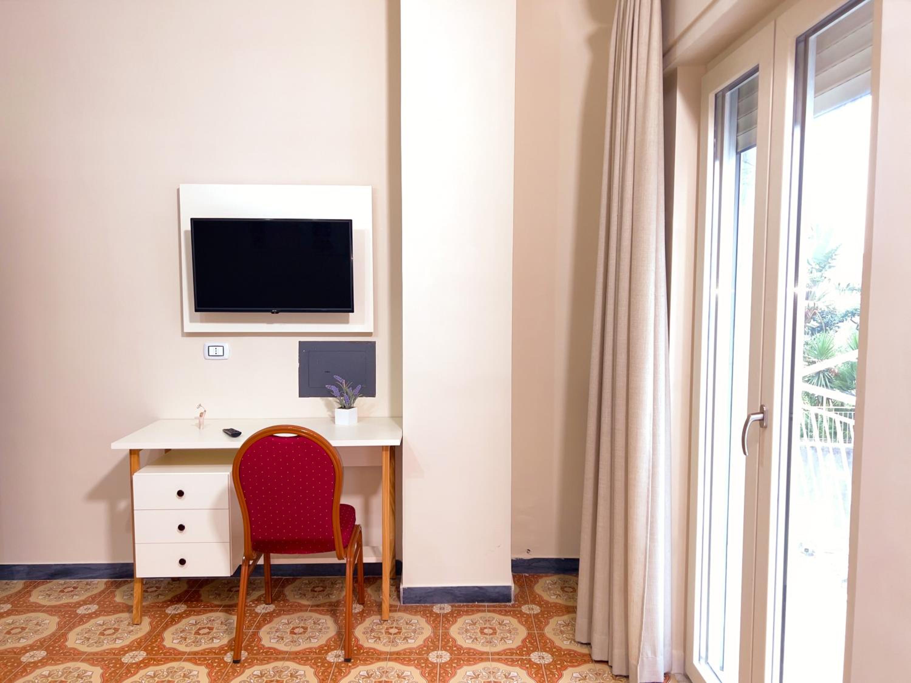 Large Double Room - Photo 21