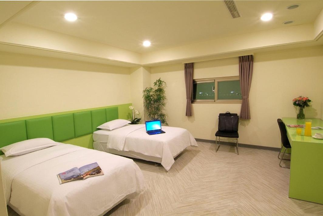 Business Twin Room - Photo 2